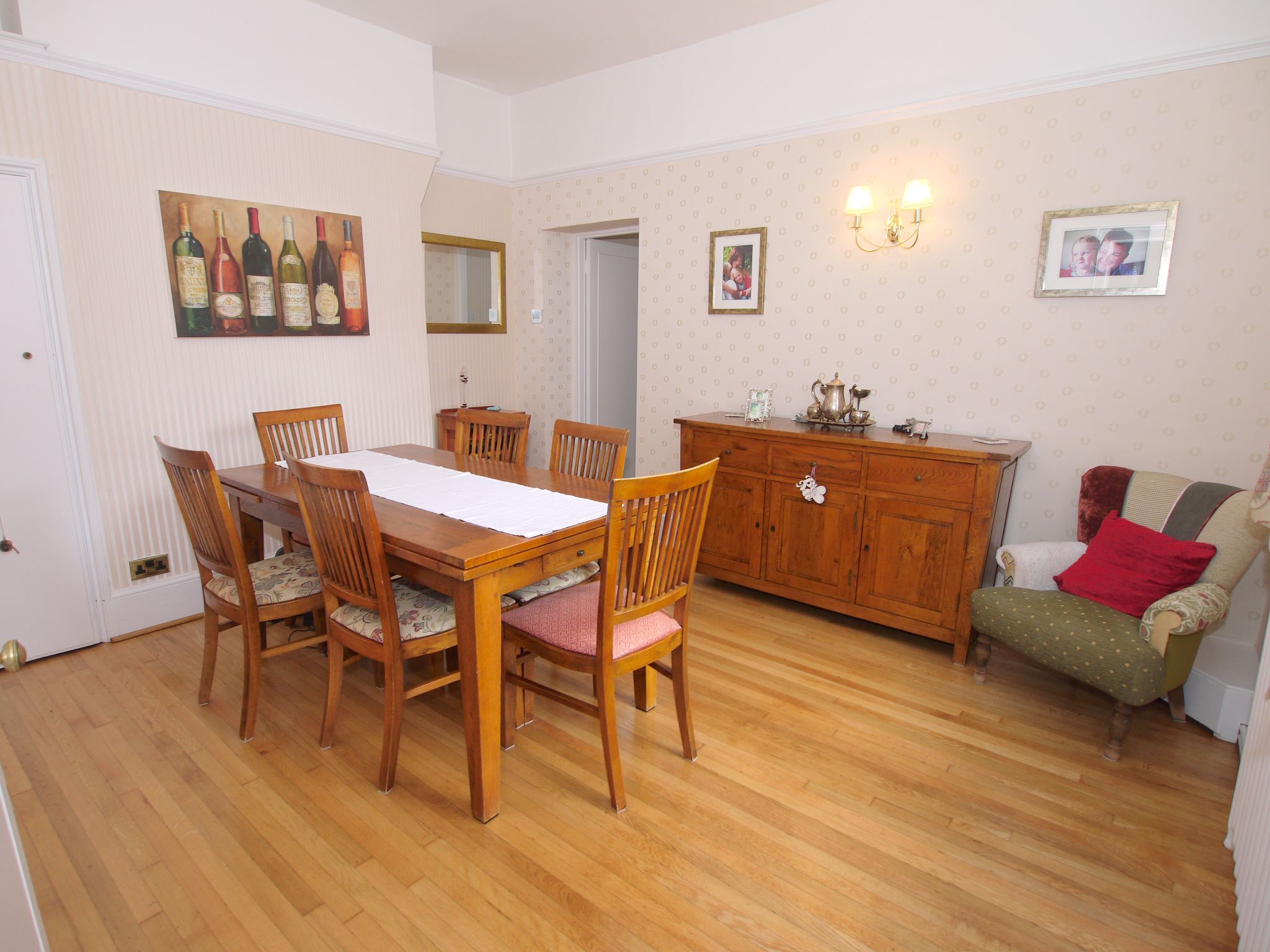 4 bedroom detached house Sold in Sevenoaks - Photograph 6