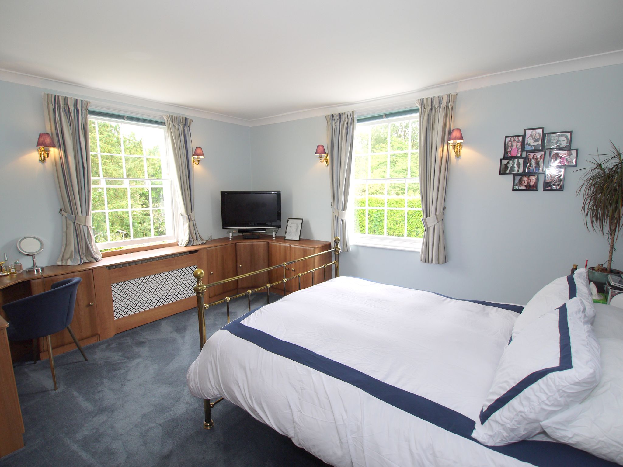 4 bedroom detached house Sold in Sevenoaks - Photograph 2