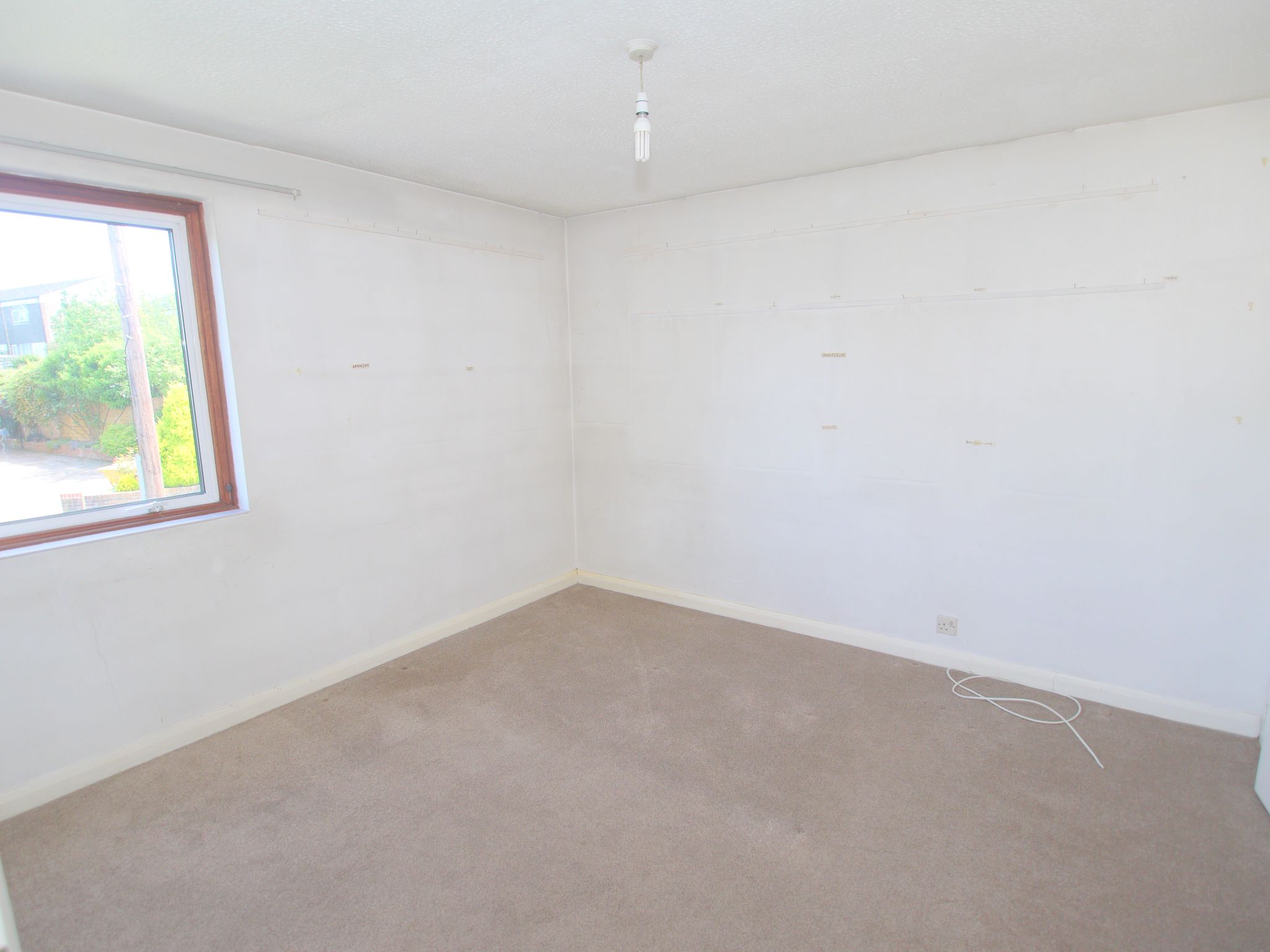 3 bedroom mid terraced house Sold in Sevenoaks - Photograph 7