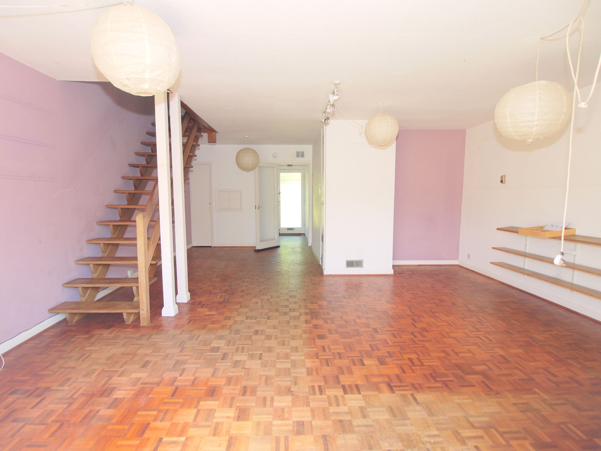 3 bedroom mid terraced house Sold in Sevenoaks - Photograph 2