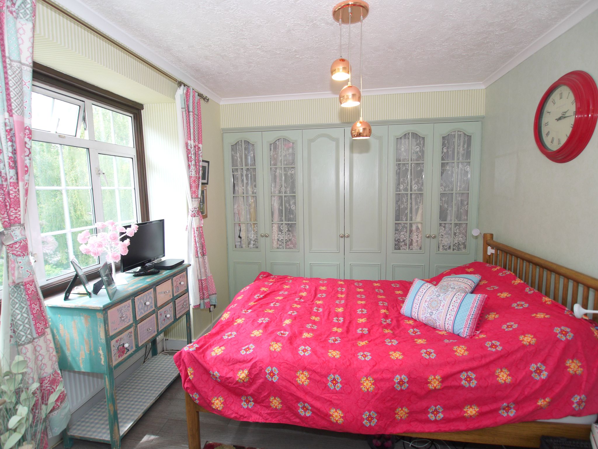 3 bedroom semi-detached house Sold in Sevenoaks - Photograph 4