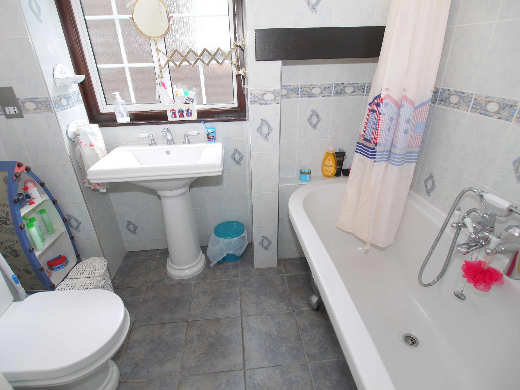 3 bedroom semi-detached house Sold in Sevenoaks - Photograph 6