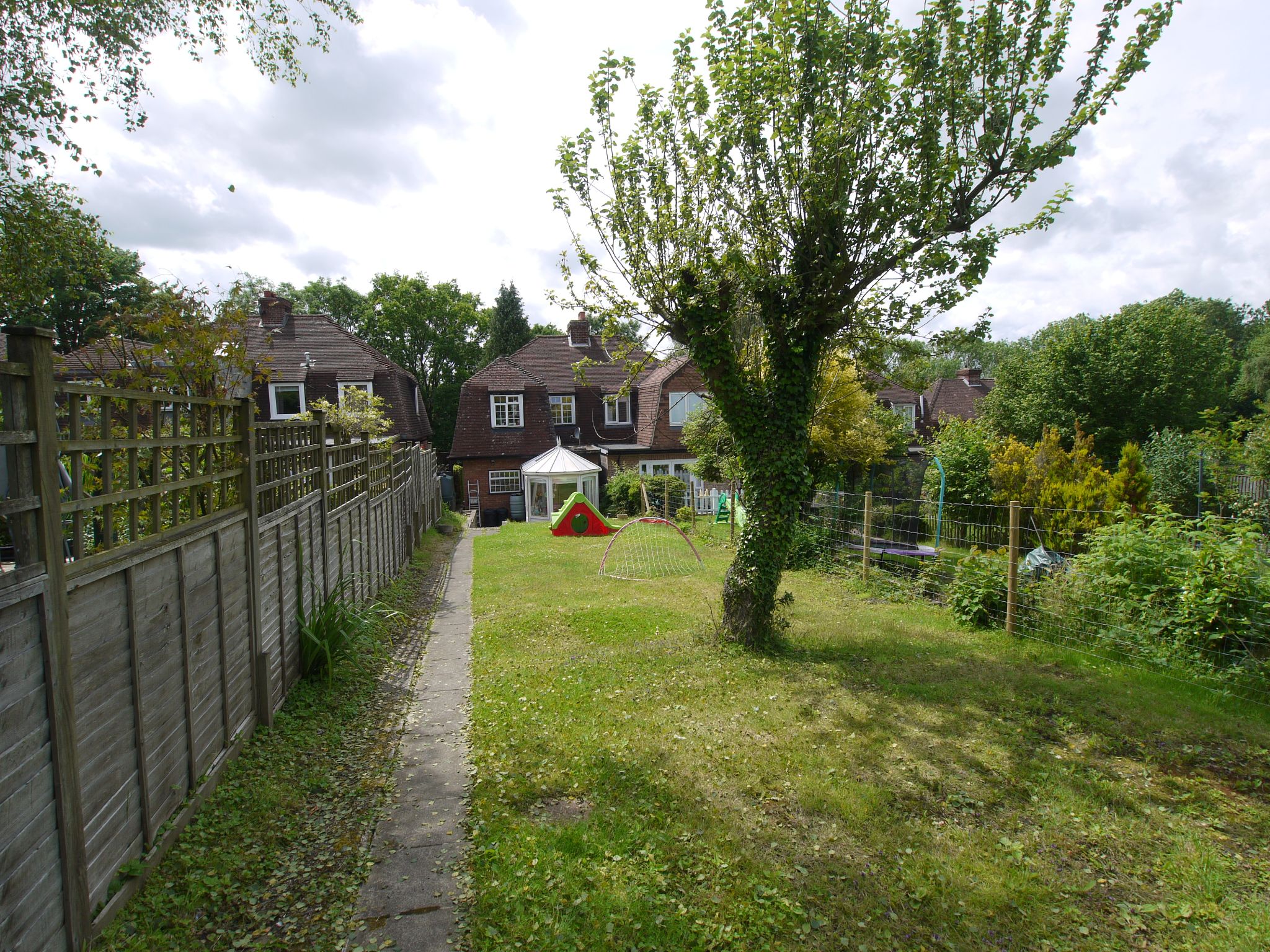 3 bedroom semi-detached house Sold in Sevenoaks - Photograph 3