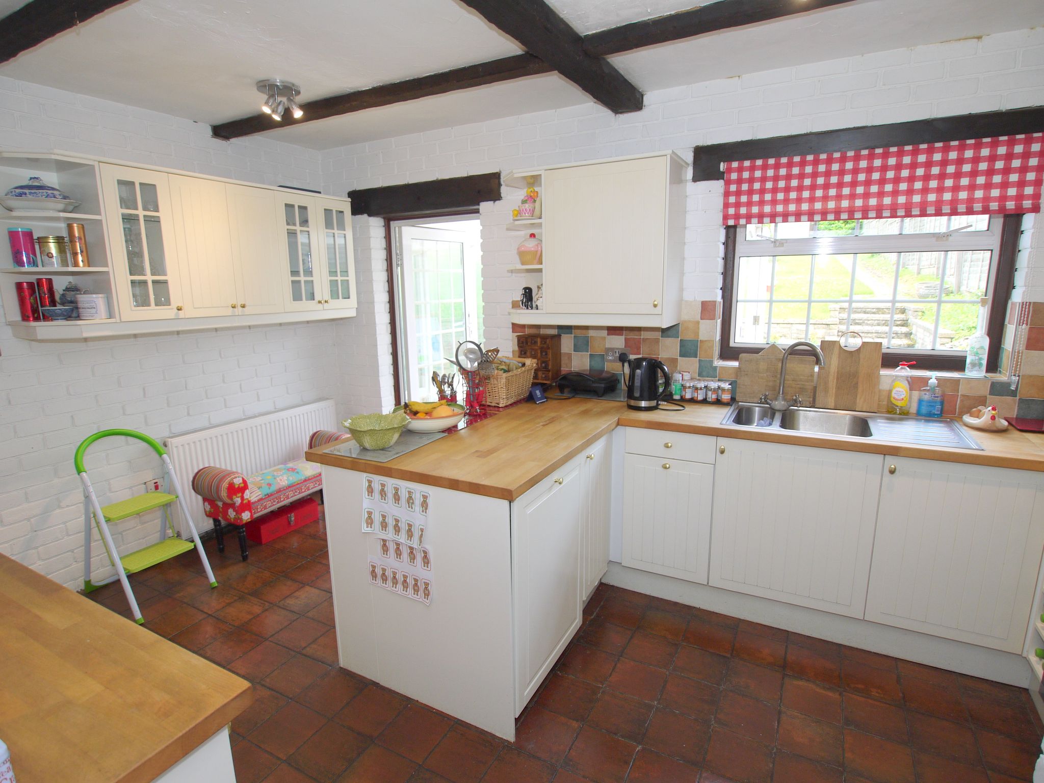 3 bedroom semi-detached house Sold in Sevenoaks - Photograph 12