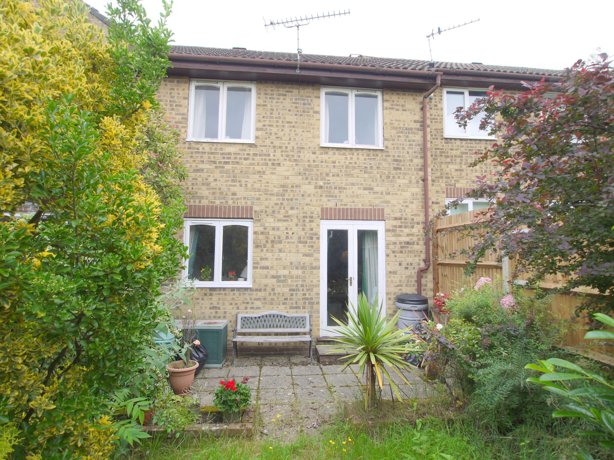 2 bedroom mid terraced house Sold in Sevenoaks - Photograph 2