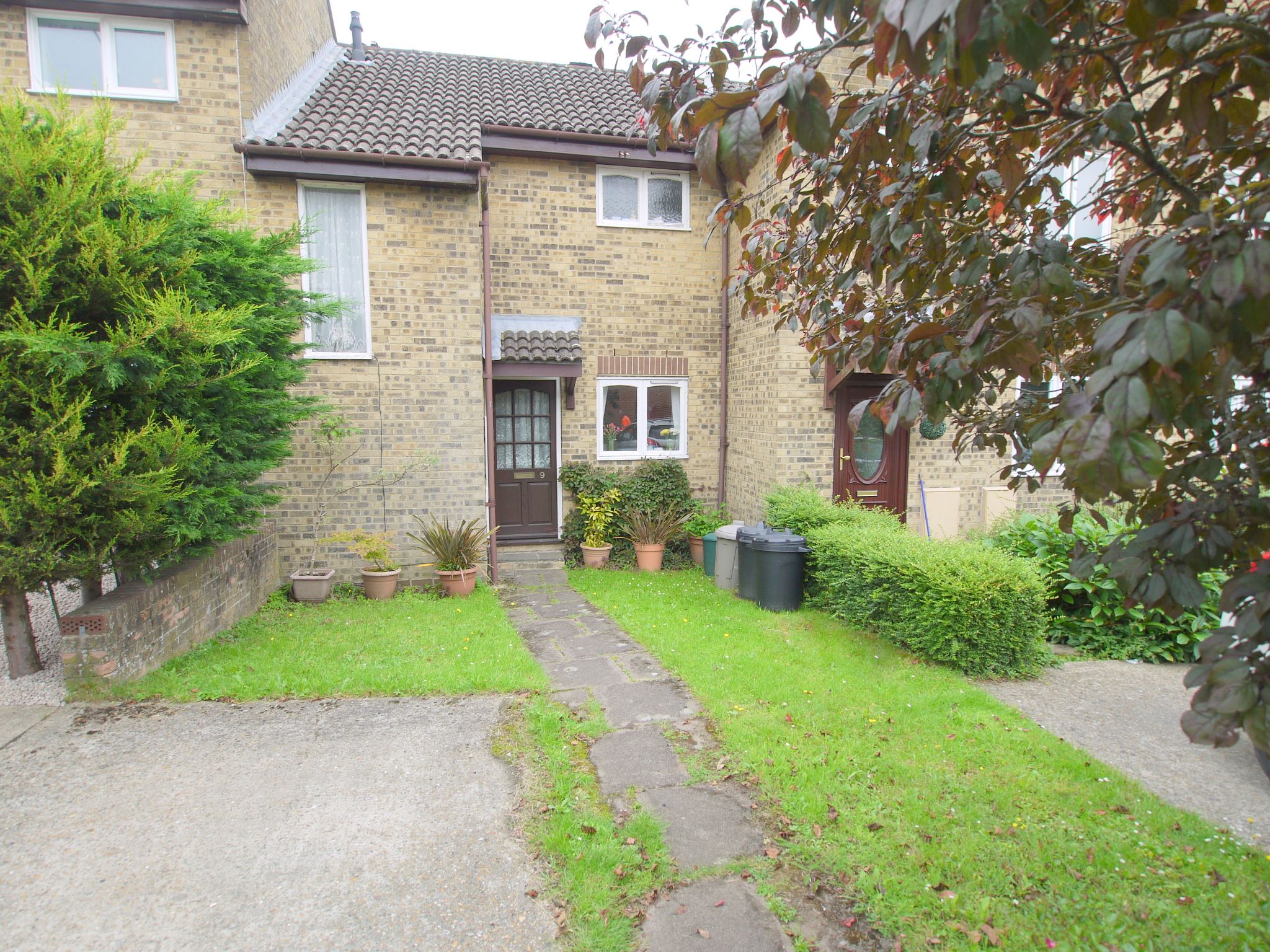 2 bedroom mid terraced house Sold in Sevenoaks - Photograph 1