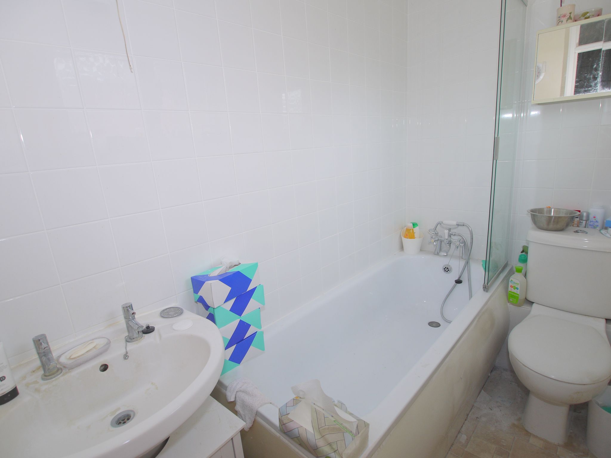 2 bedroom mid terraced house Sold in Sevenoaks - Photograph 8