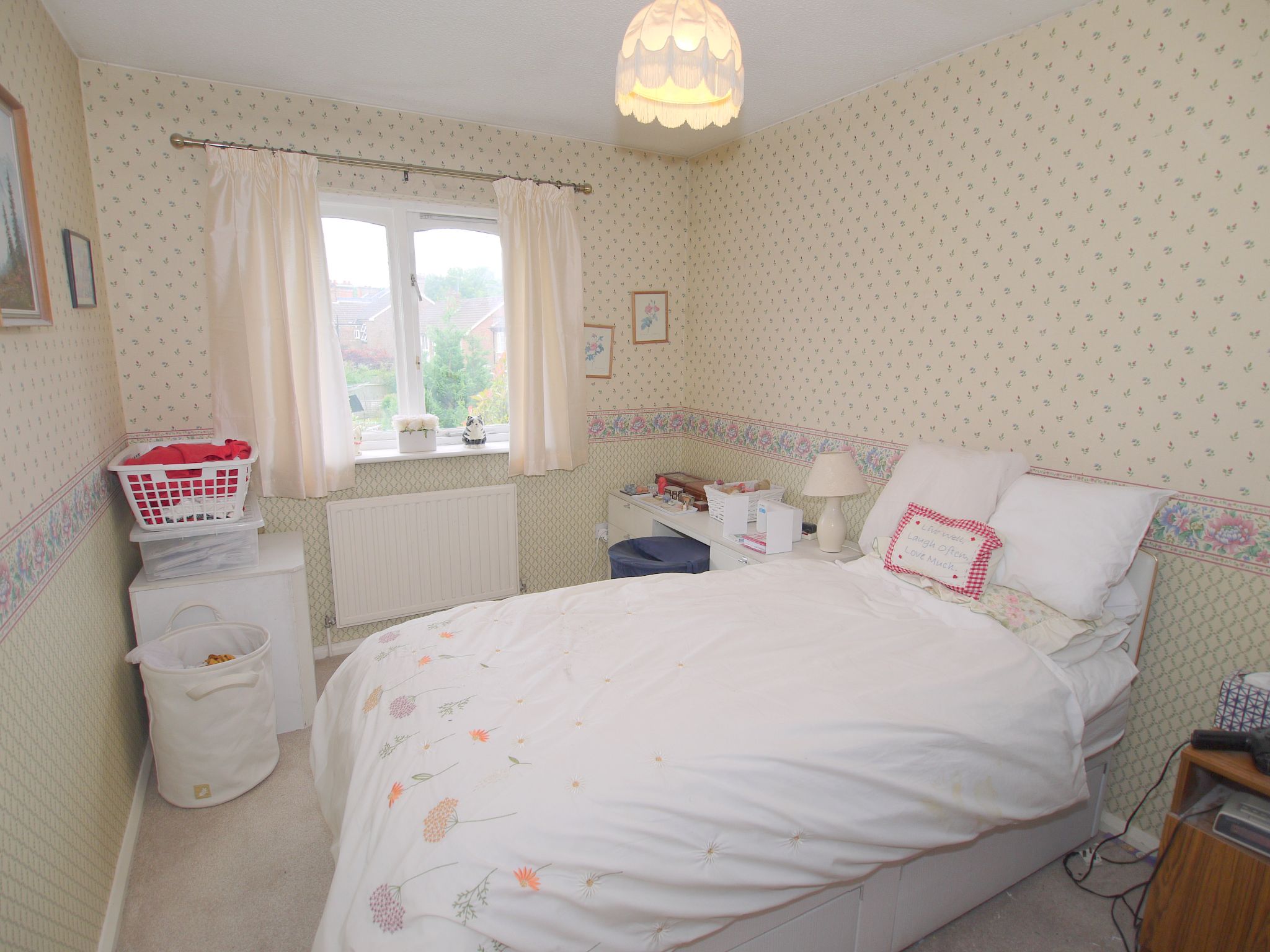 2 bedroom mid terraced house Sold in Sevenoaks - Photograph 6