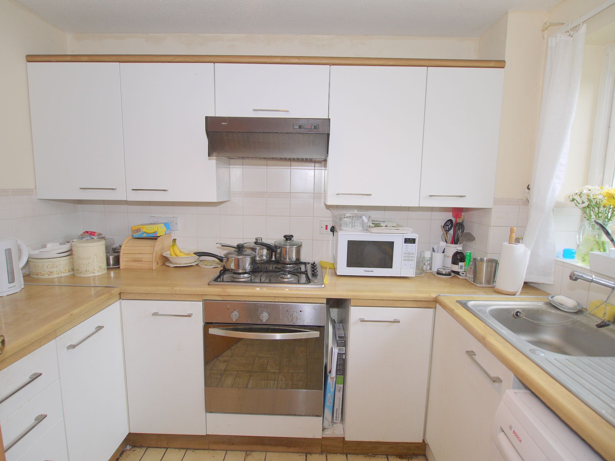 2 bedroom mid terraced house Sold in Sevenoaks - Photograph 4