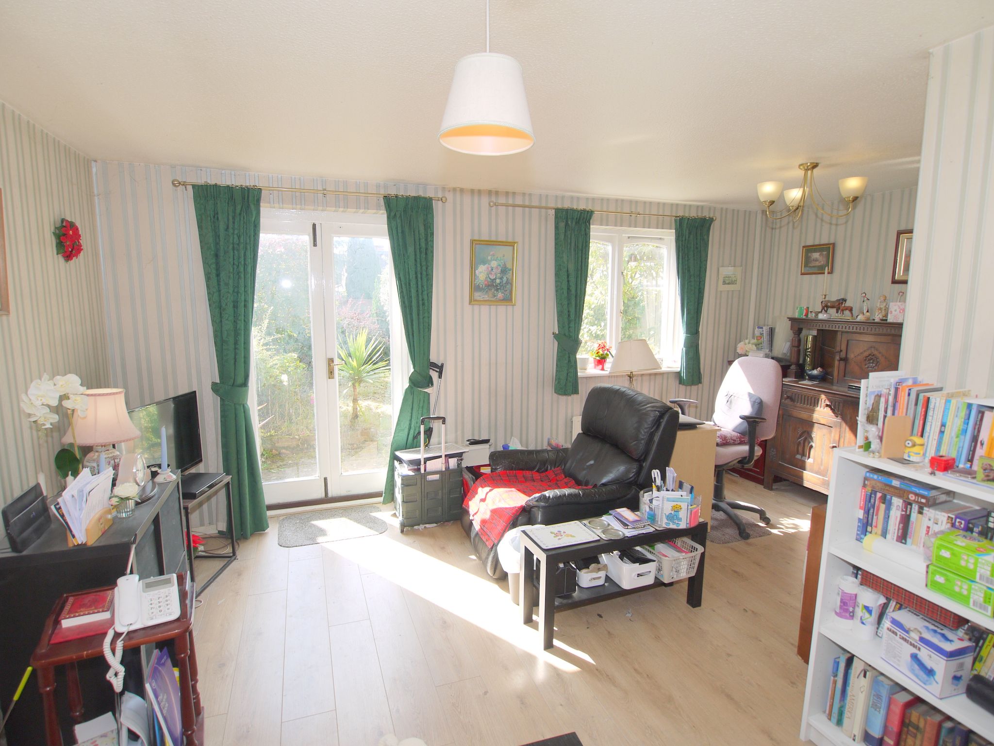 2 bedroom mid terraced house Sold in Sevenoaks - Photograph 5