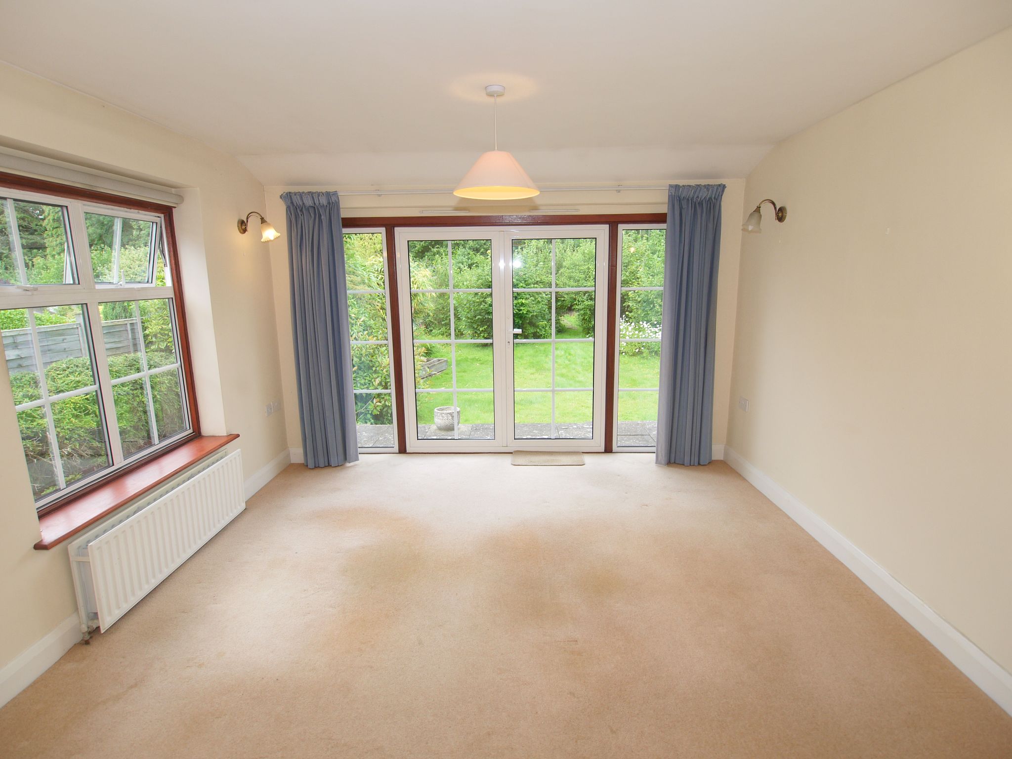 3 bedroom detached house Sold in Sevenoaks - Photograph 4