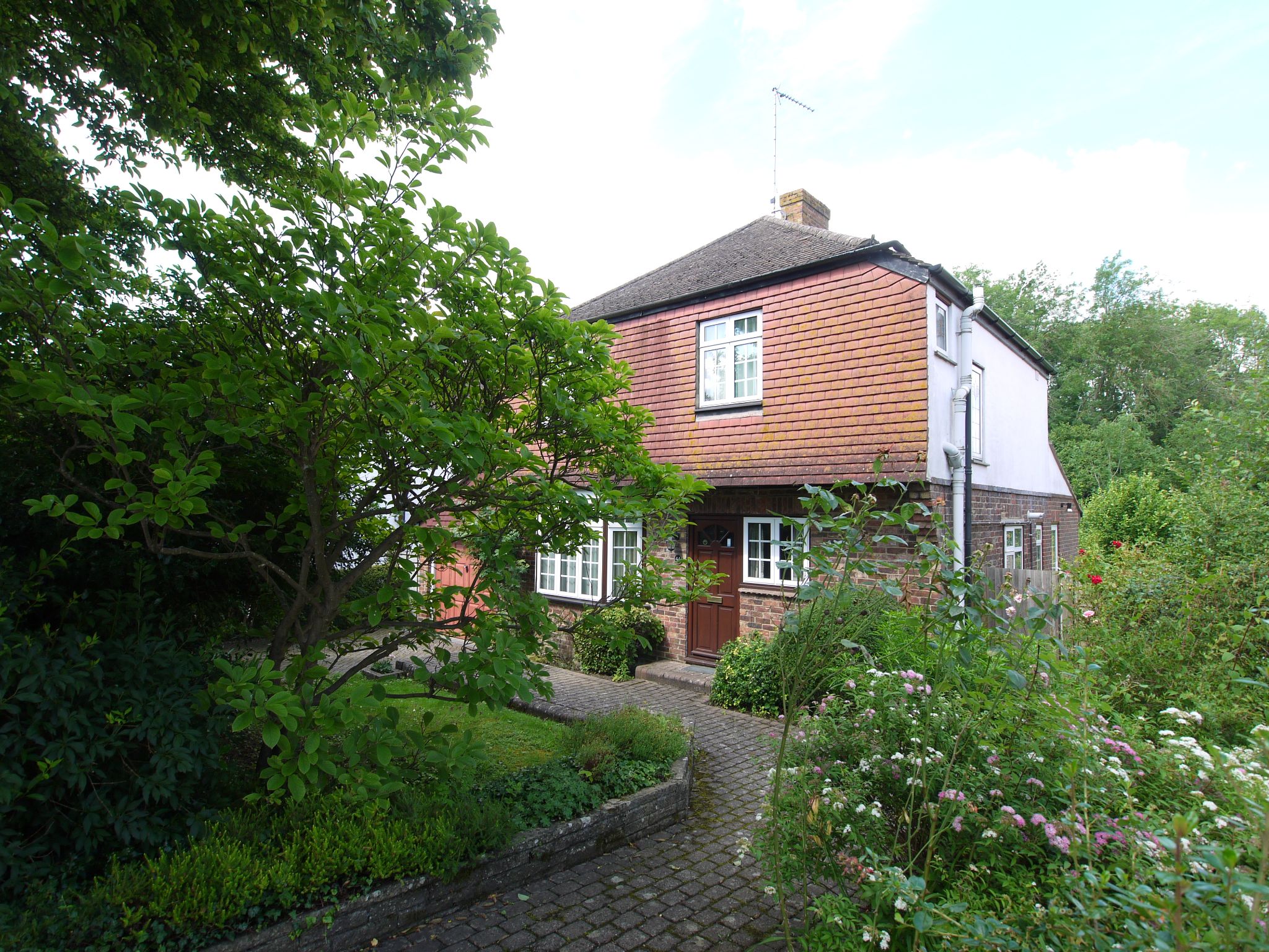 3 bedroom detached house Sold in Sevenoaks - Photograph 1