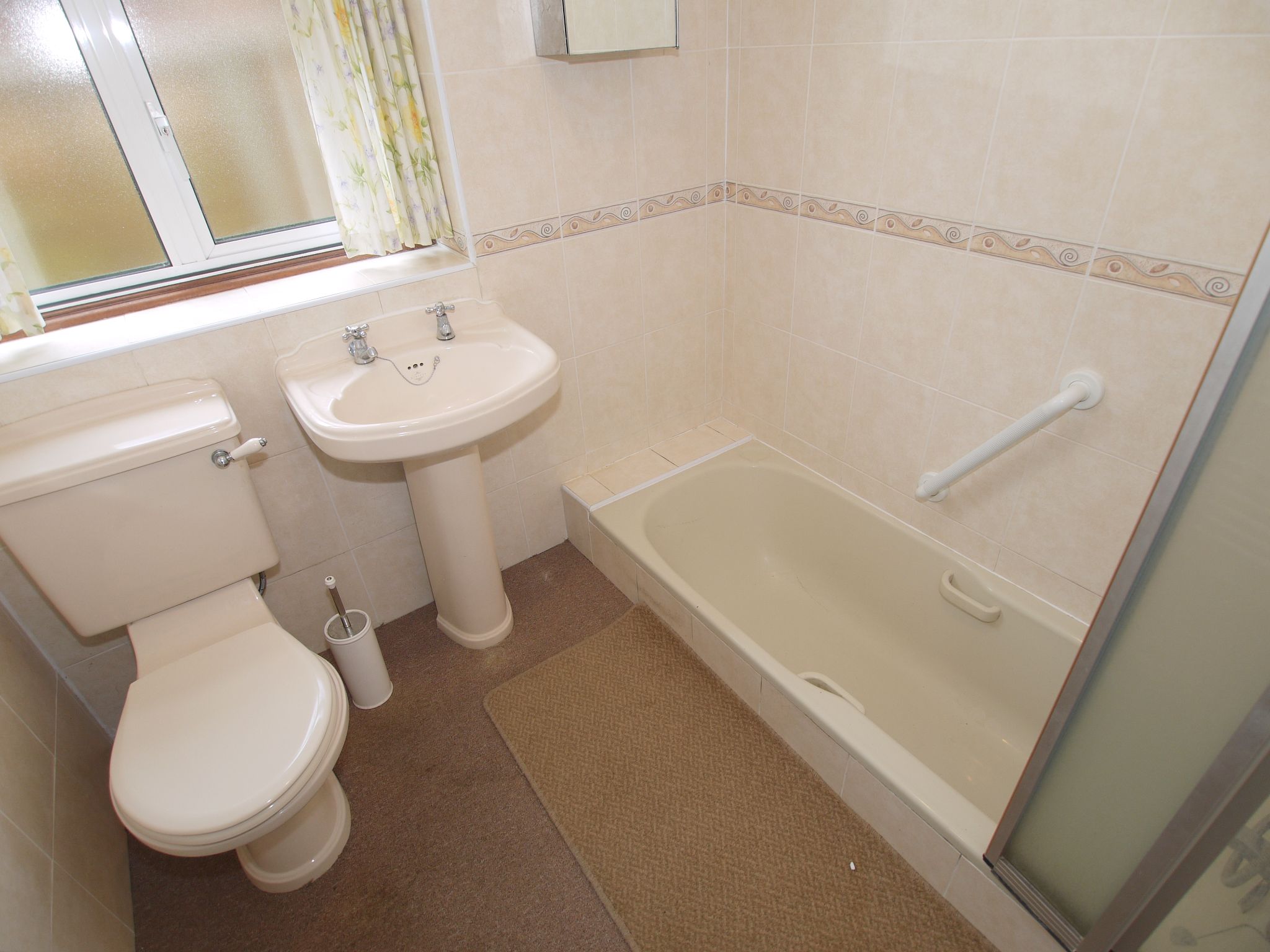 3 bedroom detached house Sold in Sevenoaks - Photograph 8