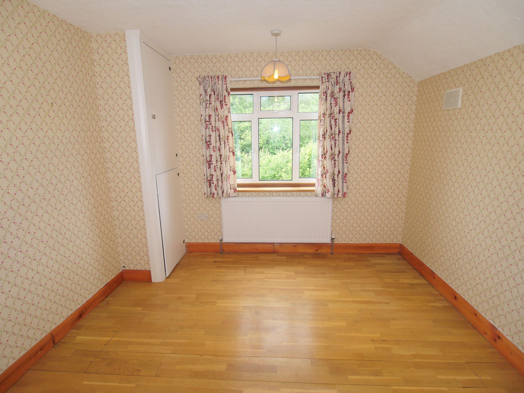 3 bedroom detached house Sold in Sevenoaks - Photograph 12