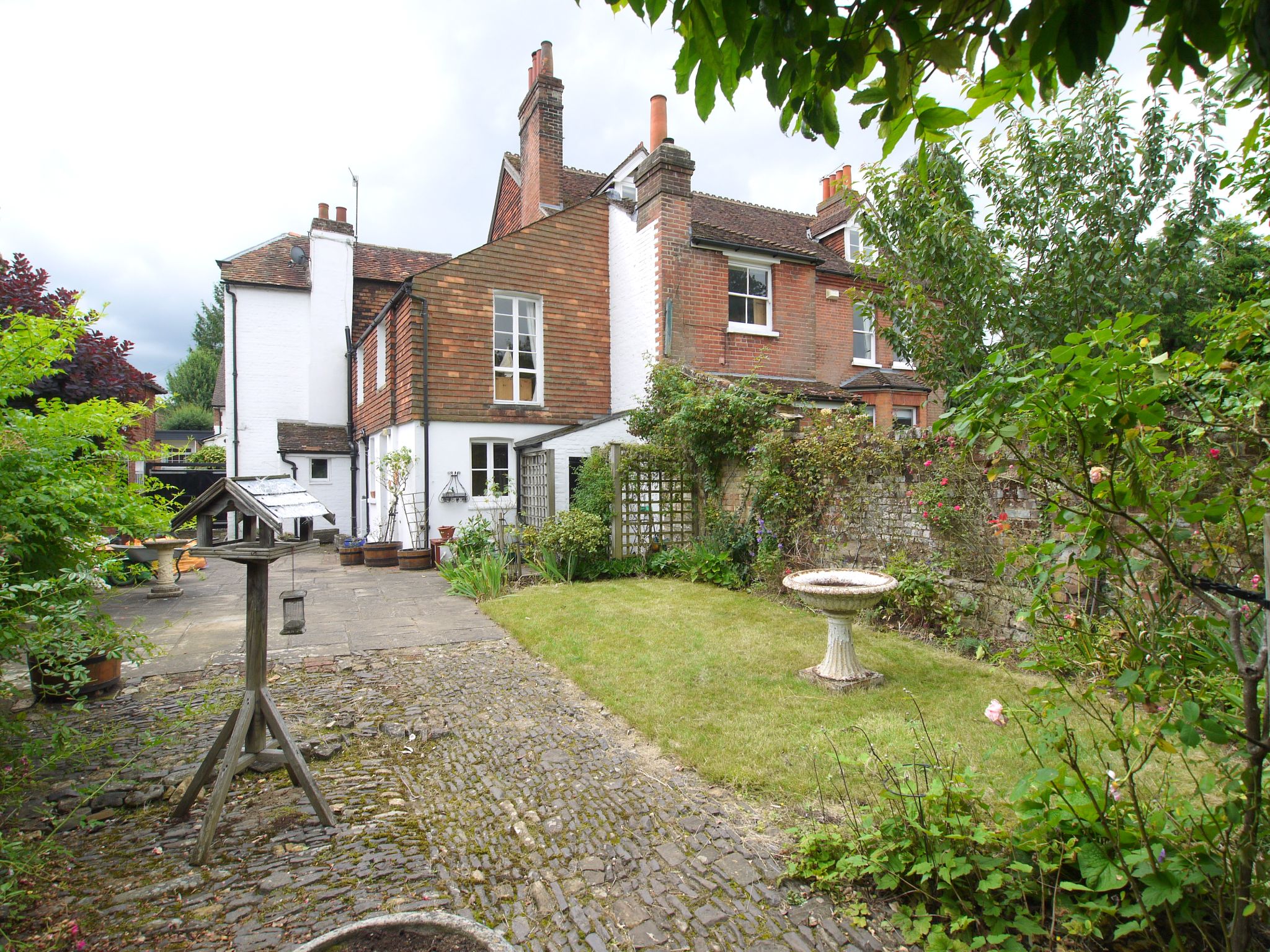 3 bedroom detached house Sold in Sevenoaks - Photograph 8
