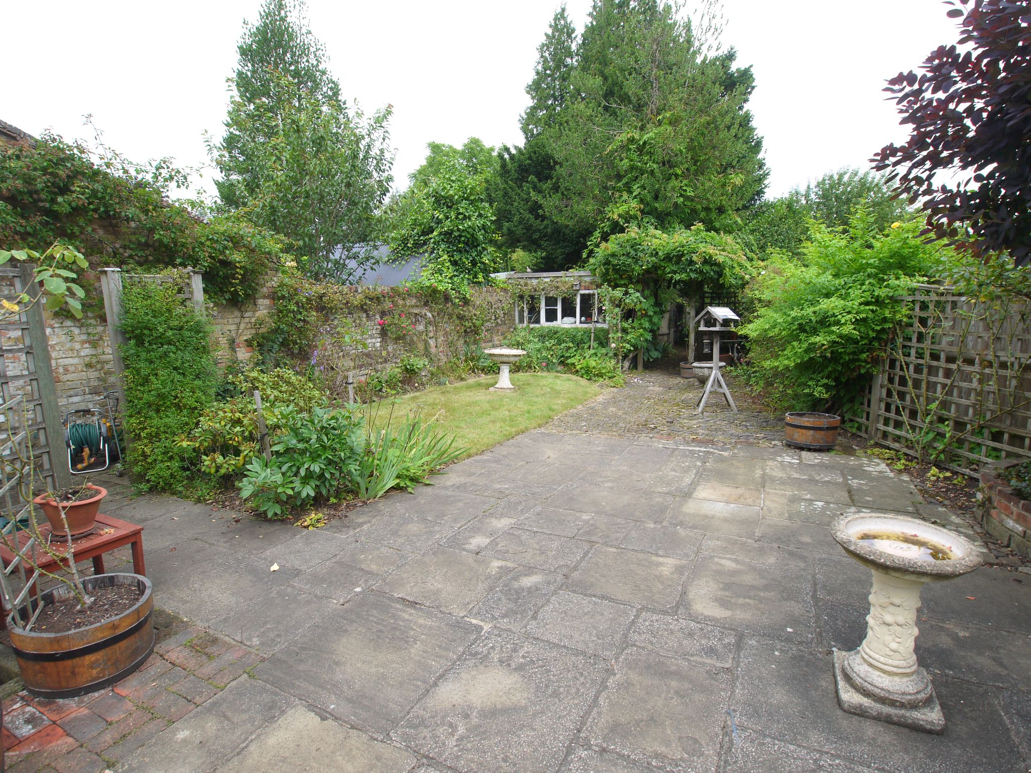 3 bedroom detached house Sold in Sevenoaks - Photograph 6