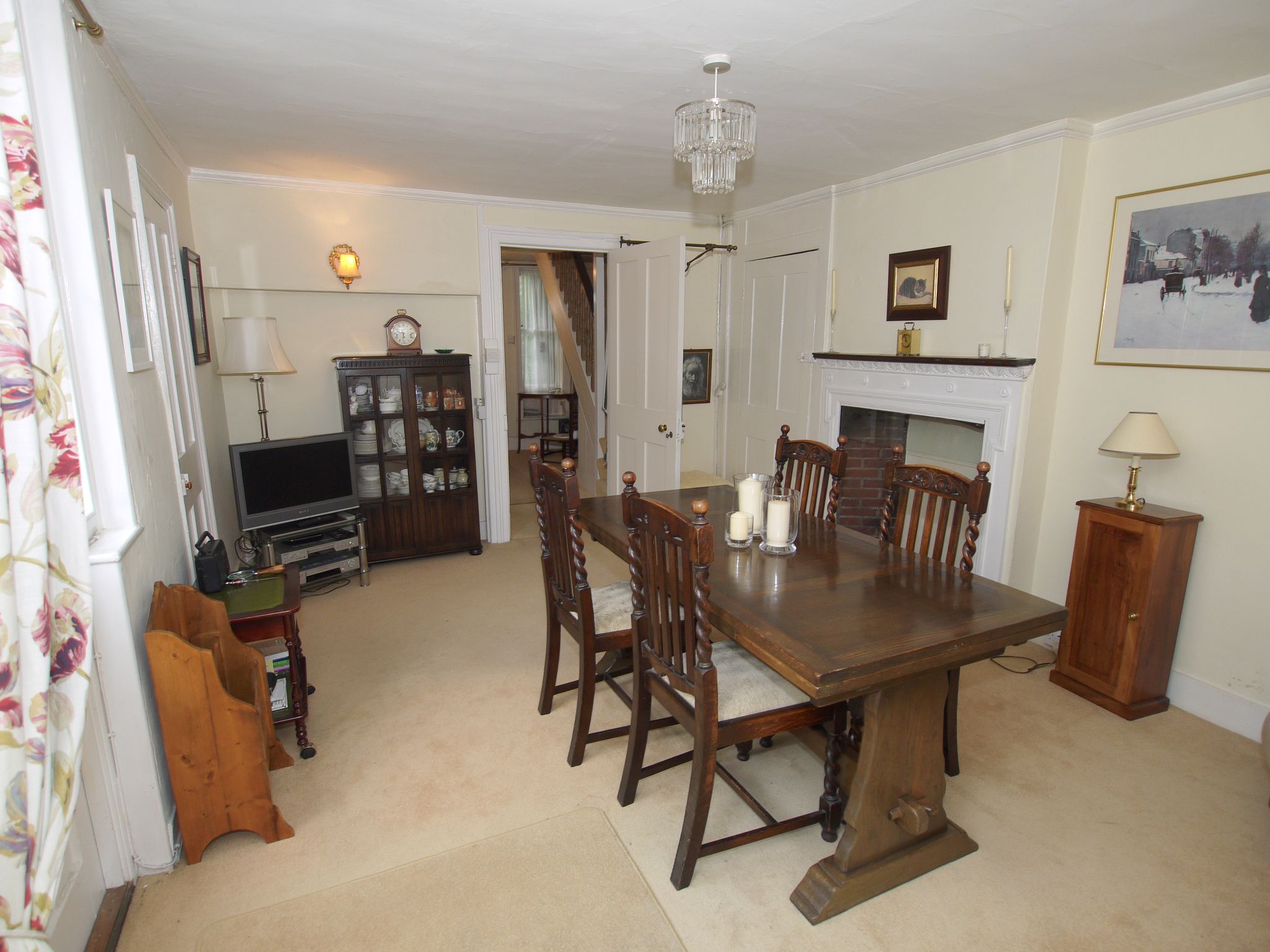 3 bedroom detached house Sold in Sevenoaks - Photograph 3