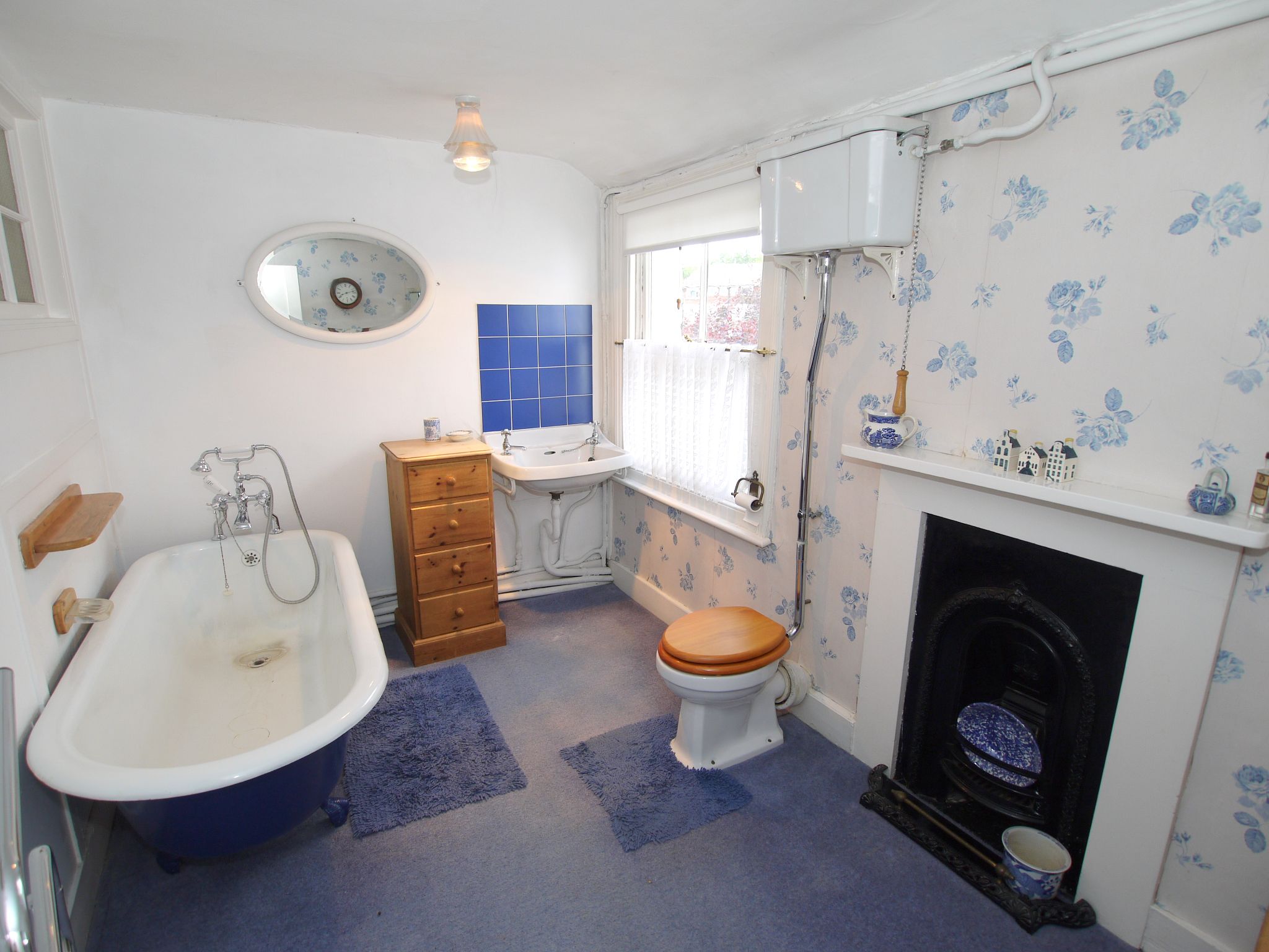 3 bedroom detached house Sold in Sevenoaks - Photograph 12