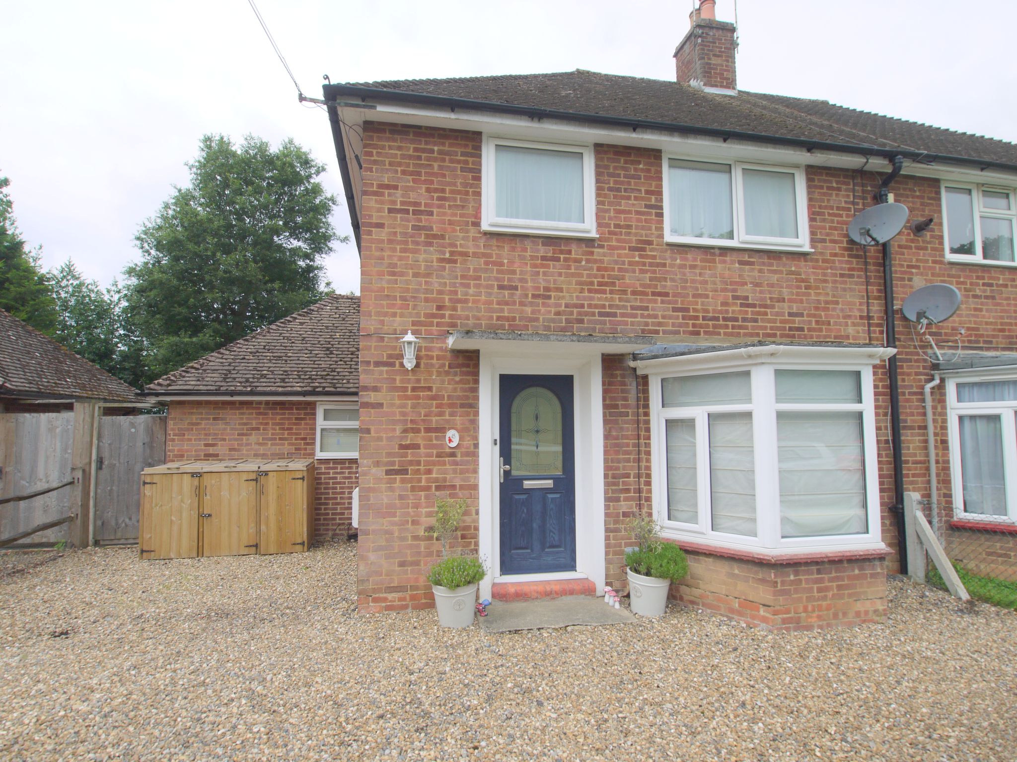 3 bedroom semi-detached house Sold in Sevenoaks - Photograph 1