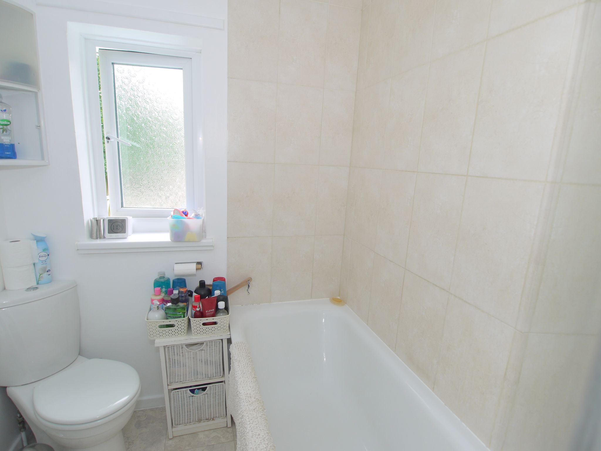 3 bedroom semi-detached house Sold in Sevenoaks - Photograph 3
