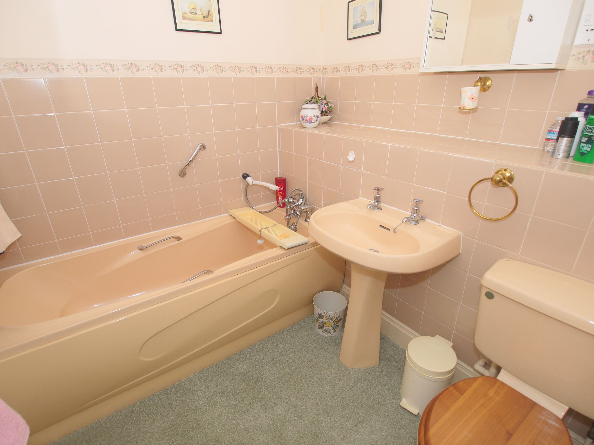 2 bedroom apartment Sold in Sevenoaks - Photograph 4