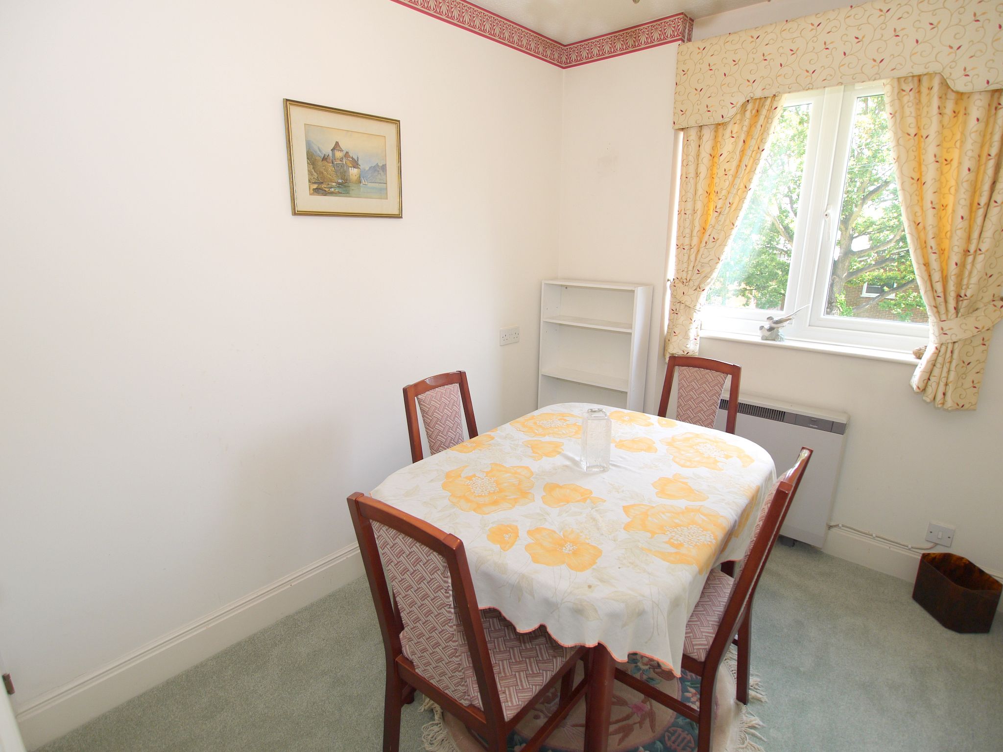 2 bedroom apartment Sold in Sevenoaks - Photograph 6