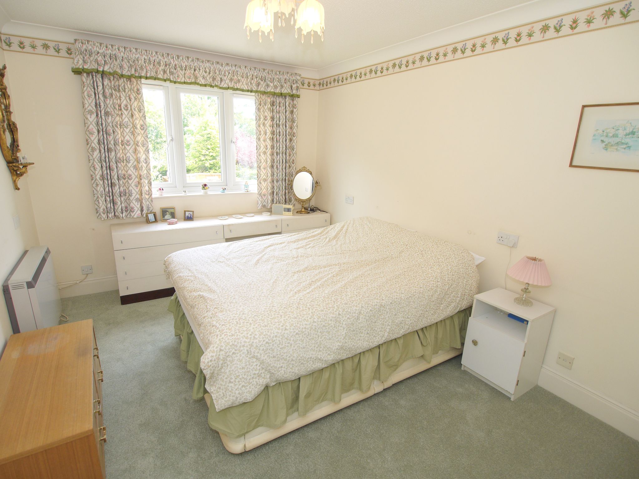 2 bedroom apartment Sold in Sevenoaks - Photograph 5