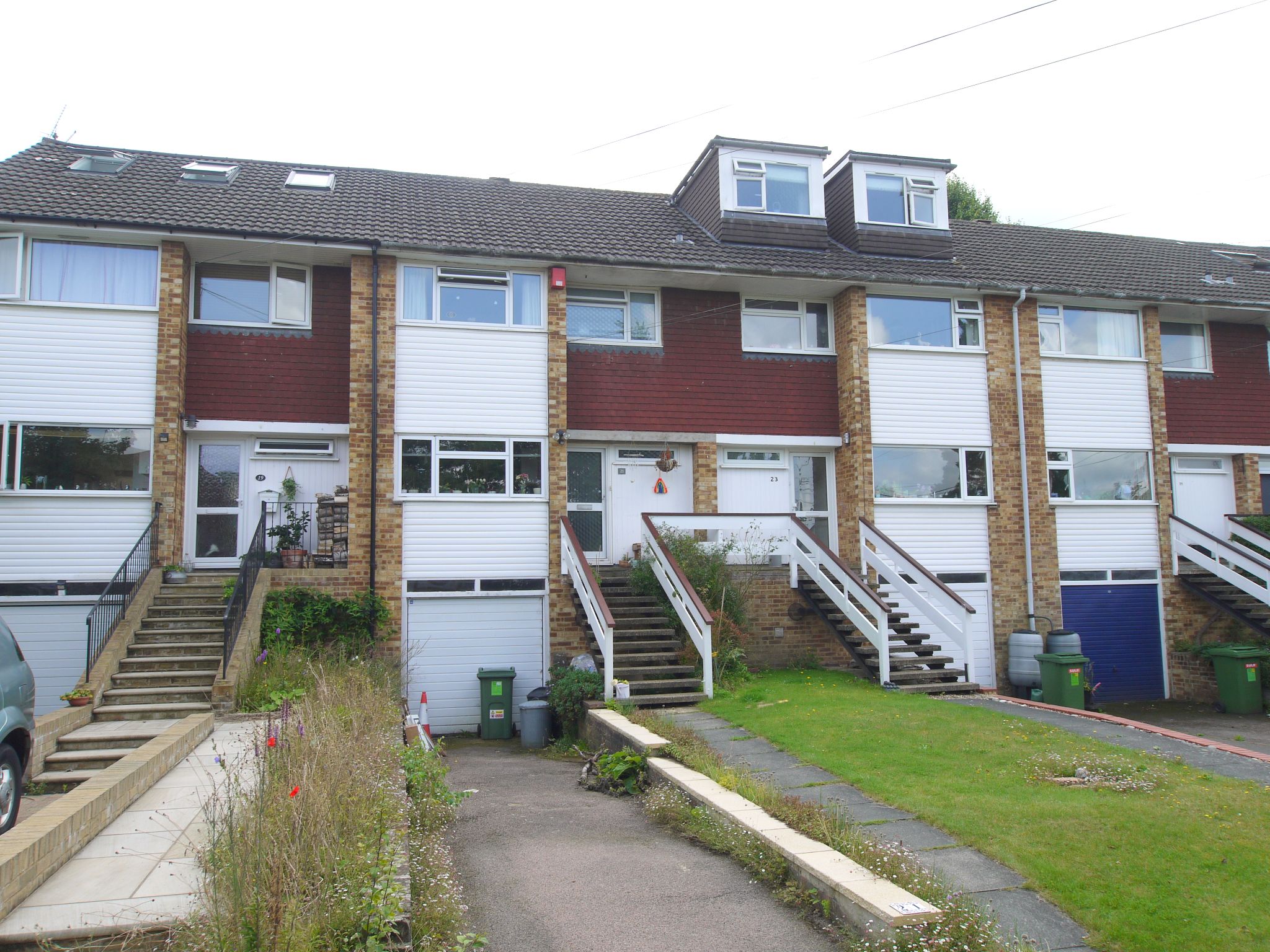 3 bedroom mid terraced house Sold in Sevenoaks - Photograph 1