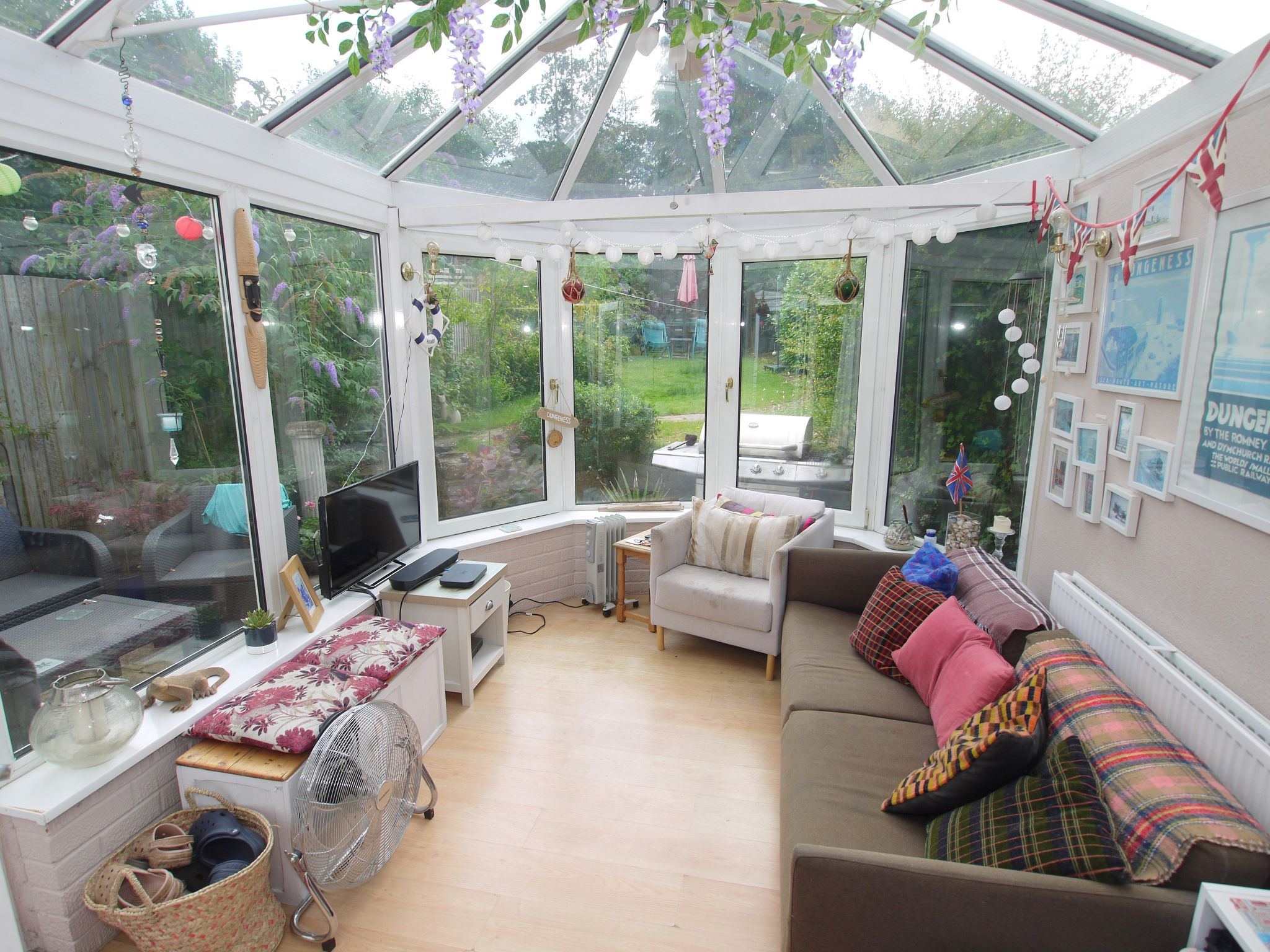 3 bedroom mid terraced house Sold in Sevenoaks - Photograph 3