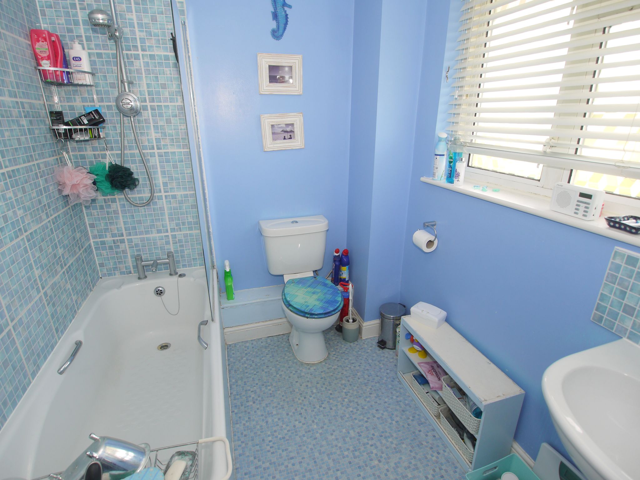 3 bedroom mid terraced house Sold in Sevenoaks - Photograph 10