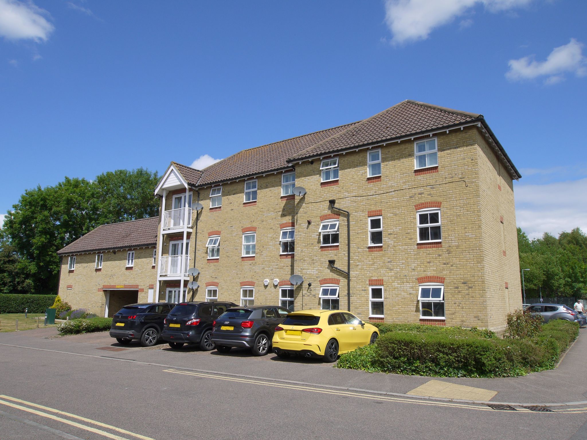 2 bedroom apartment For Sale in Sevenoaks - Property photograph