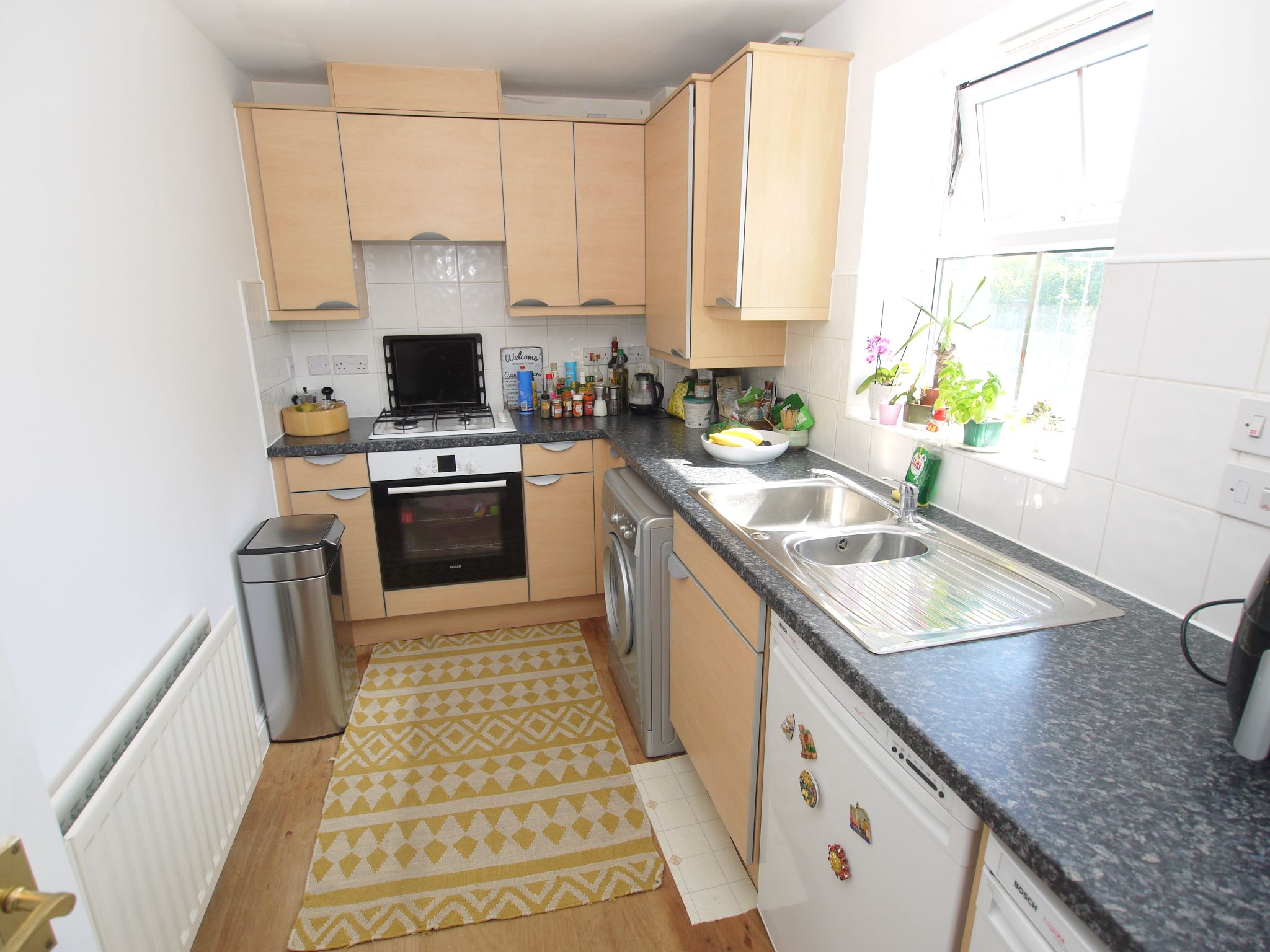 2 bedroom apartment For Sale in Sevenoaks - Property photograph