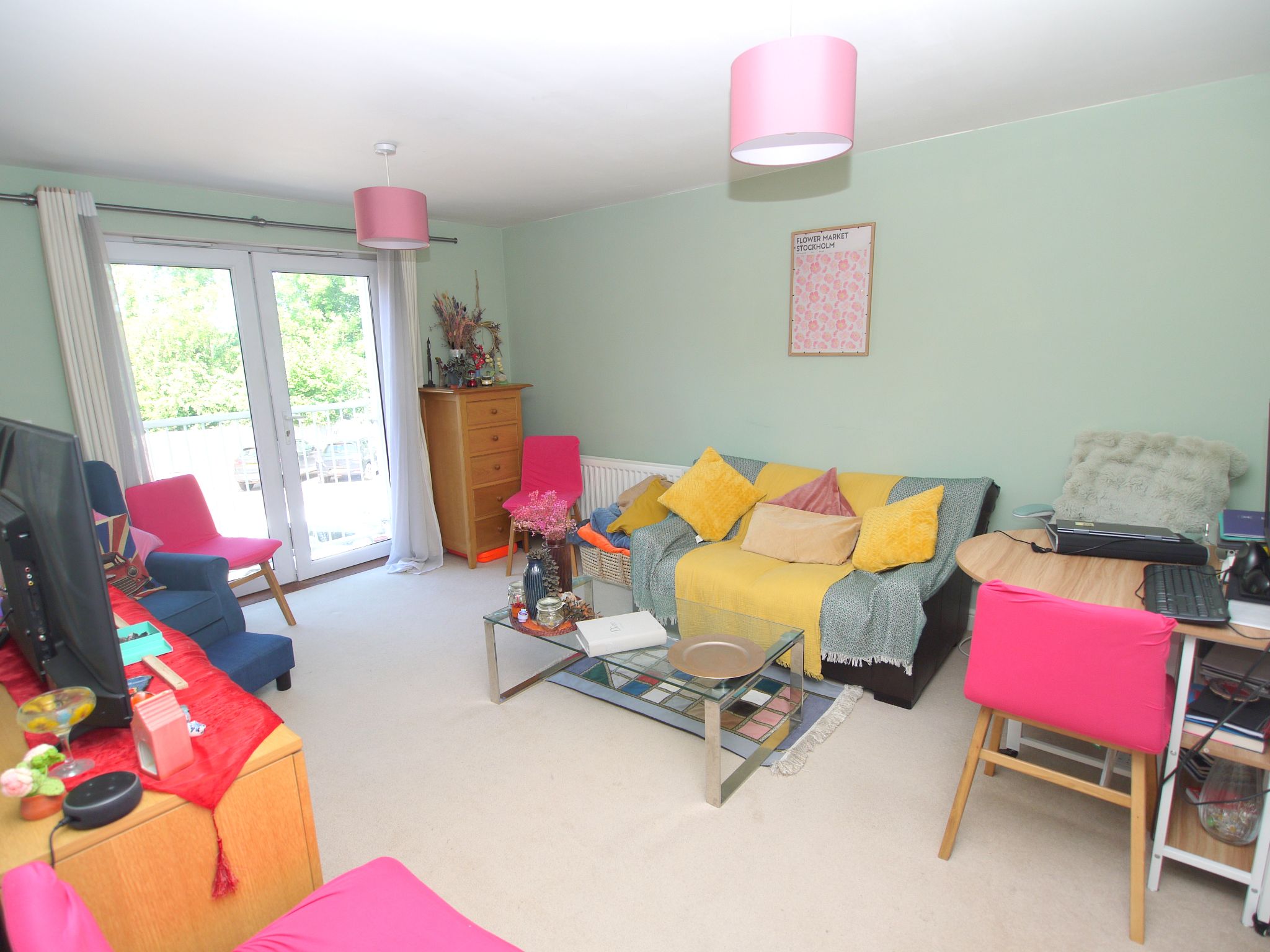 2 bedroom apartment For Sale in Sevenoaks - Property photograph