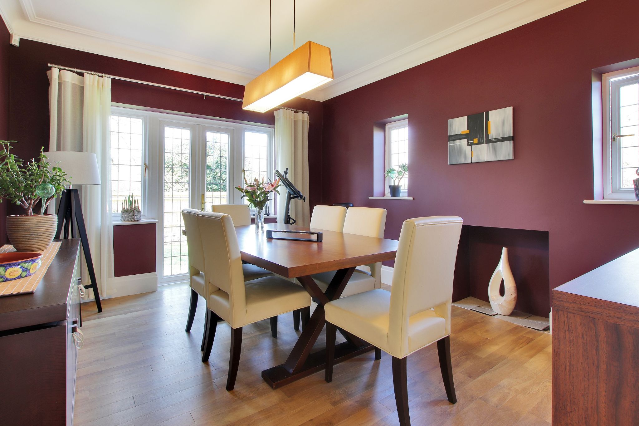 5 bedroom detached house Sold in Tonbridge - Photograph 6