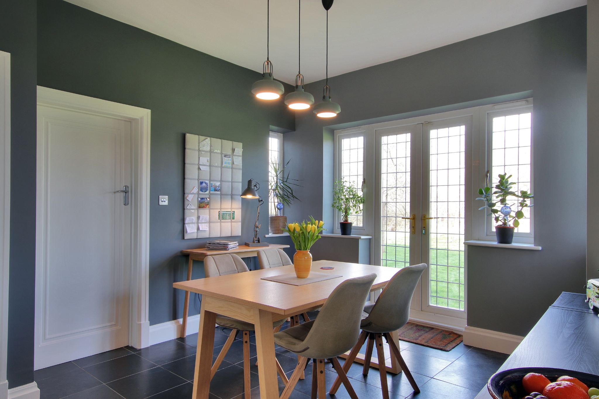 5 bedroom detached house Sold in Tonbridge - Photograph 9