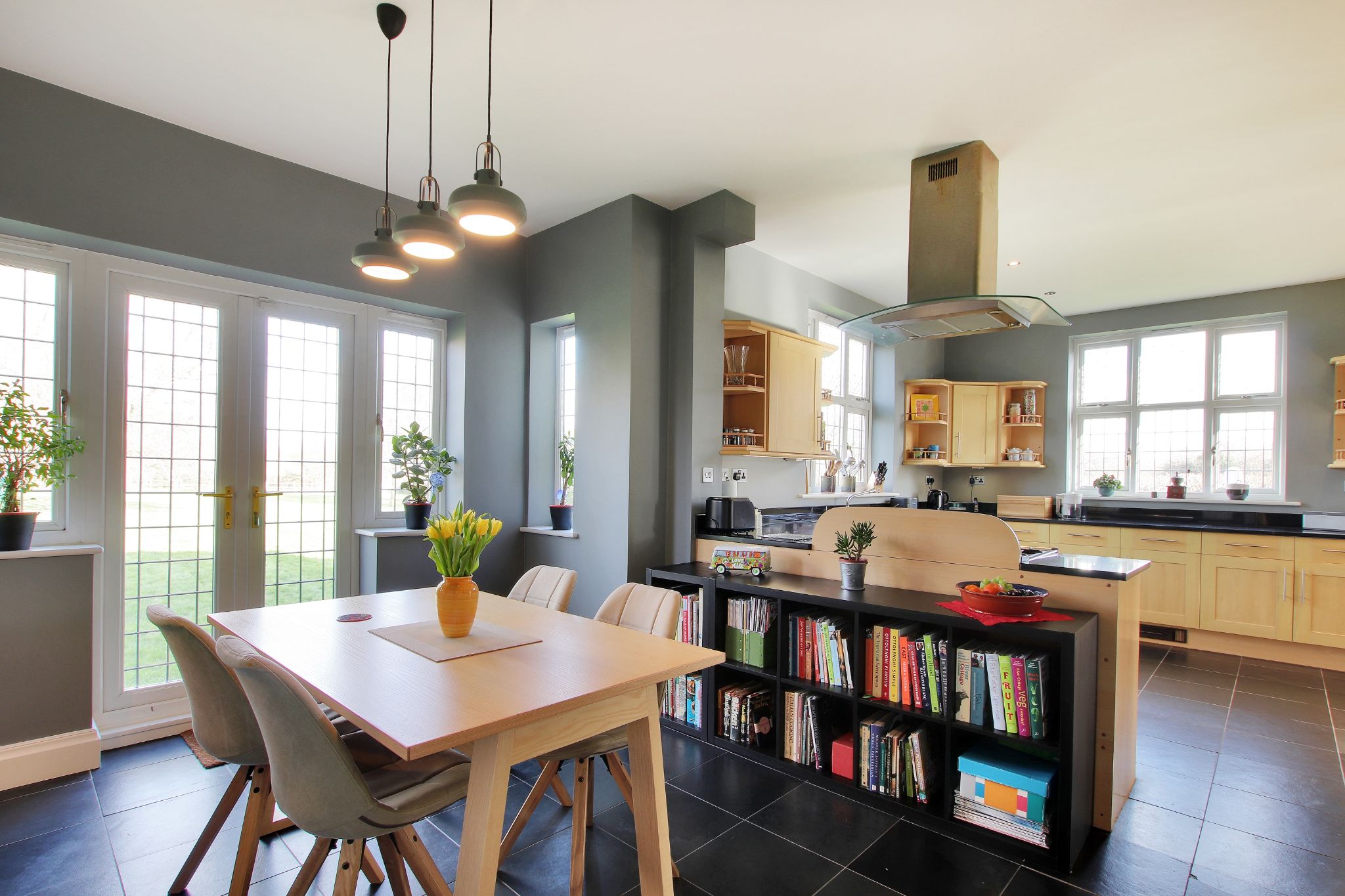 5 bedroom detached house Sold in Tonbridge - Photograph 8