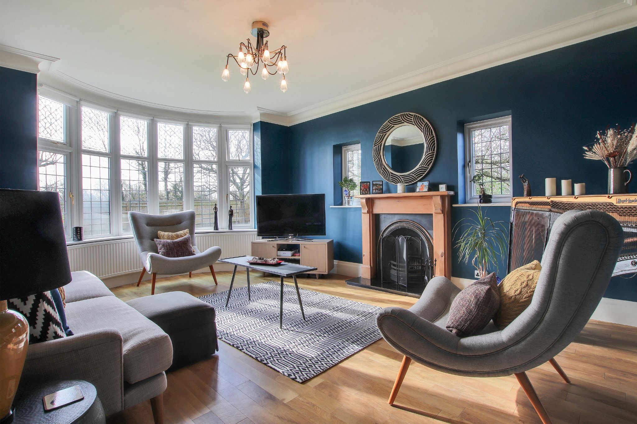 5 bedroom detached house Sold in Tonbridge - Photograph 3