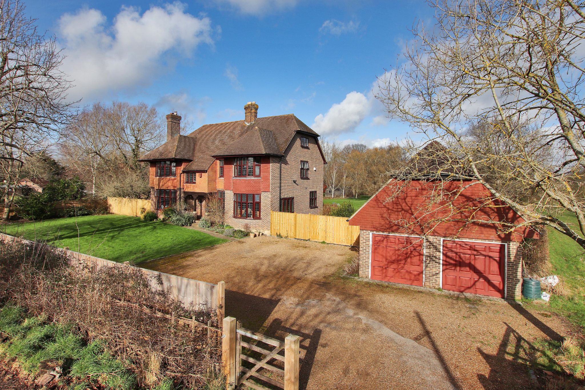5 bedroom detached house Sold in Tonbridge - Photograph 1