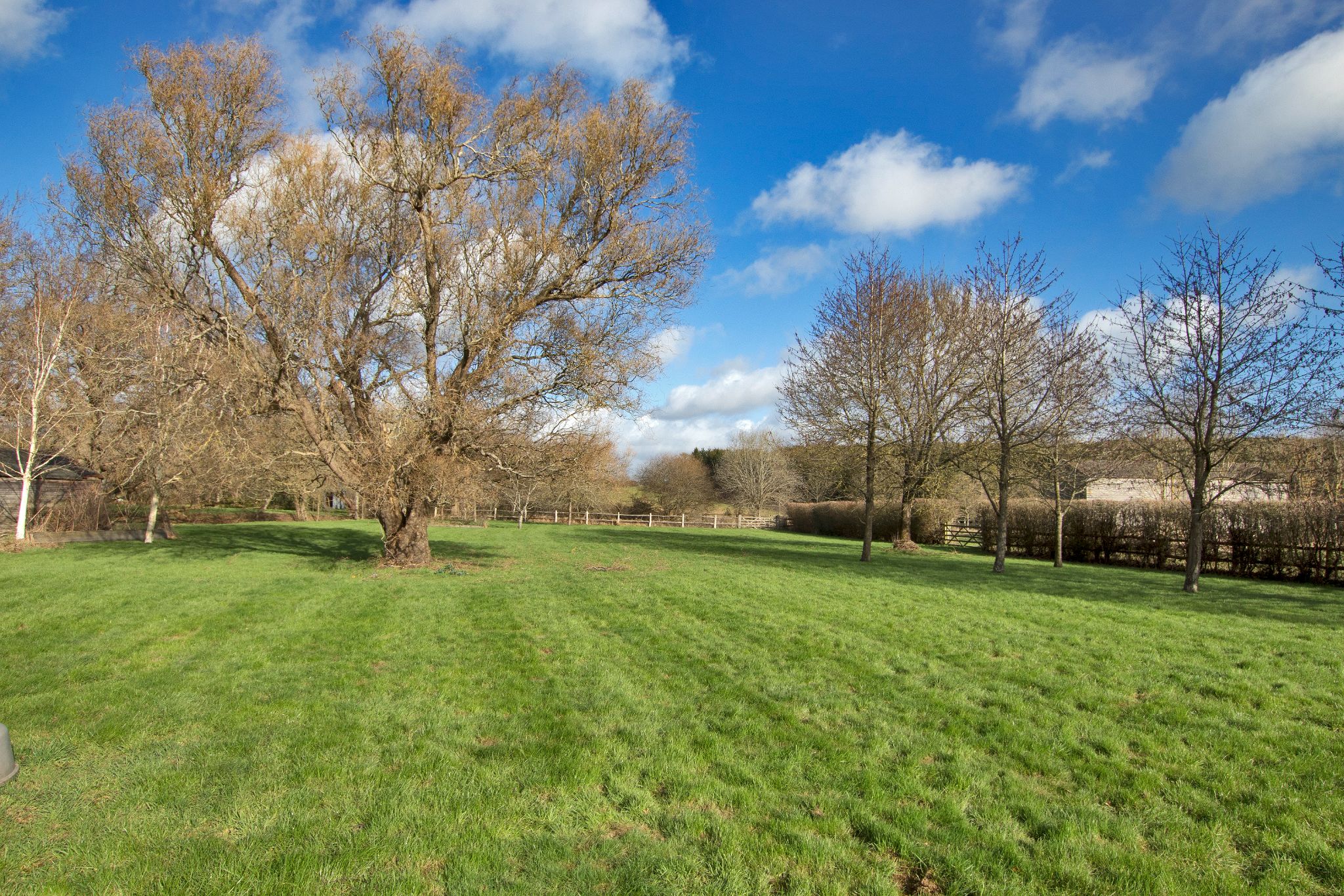 5 bedroom detached house Sold in Tonbridge - Photograph 2