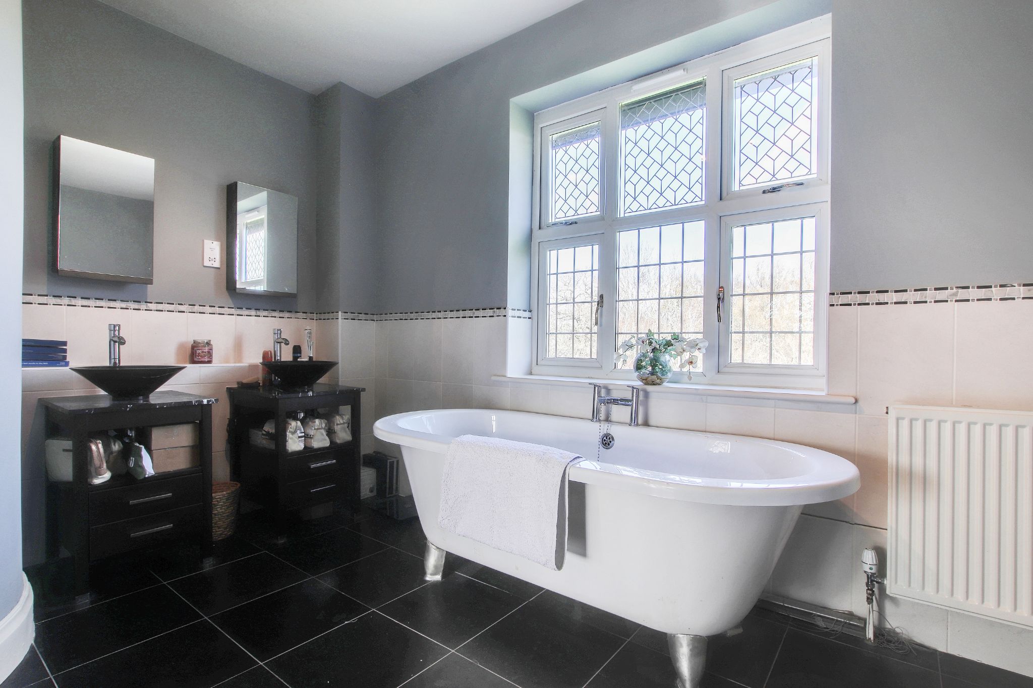 5 bedroom detached house Sold in Tonbridge - Photograph 13