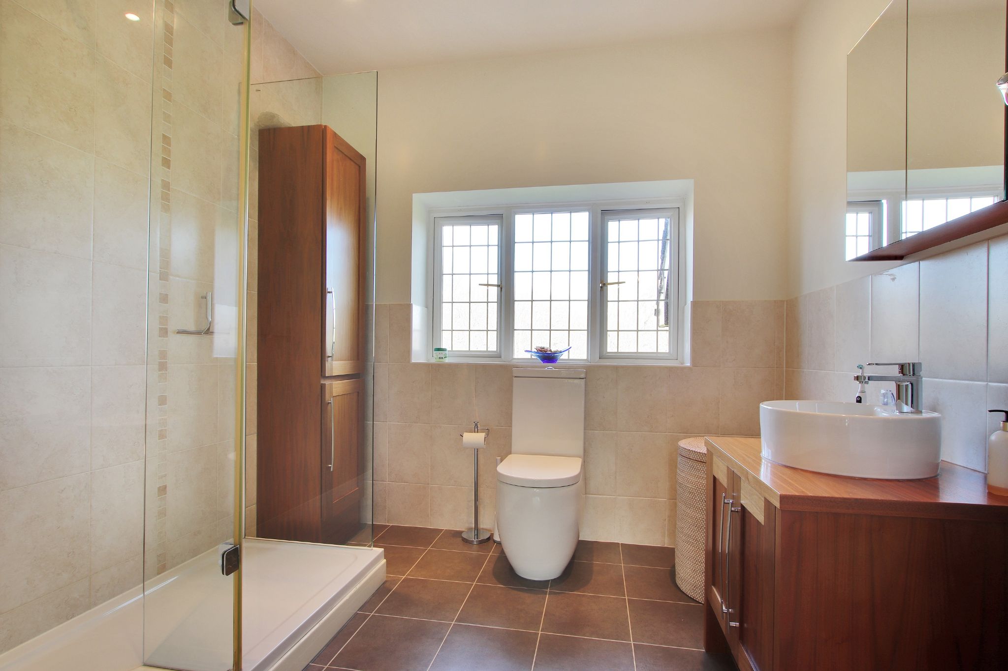 5 bedroom detached house Sold in Tonbridge - Photograph 16