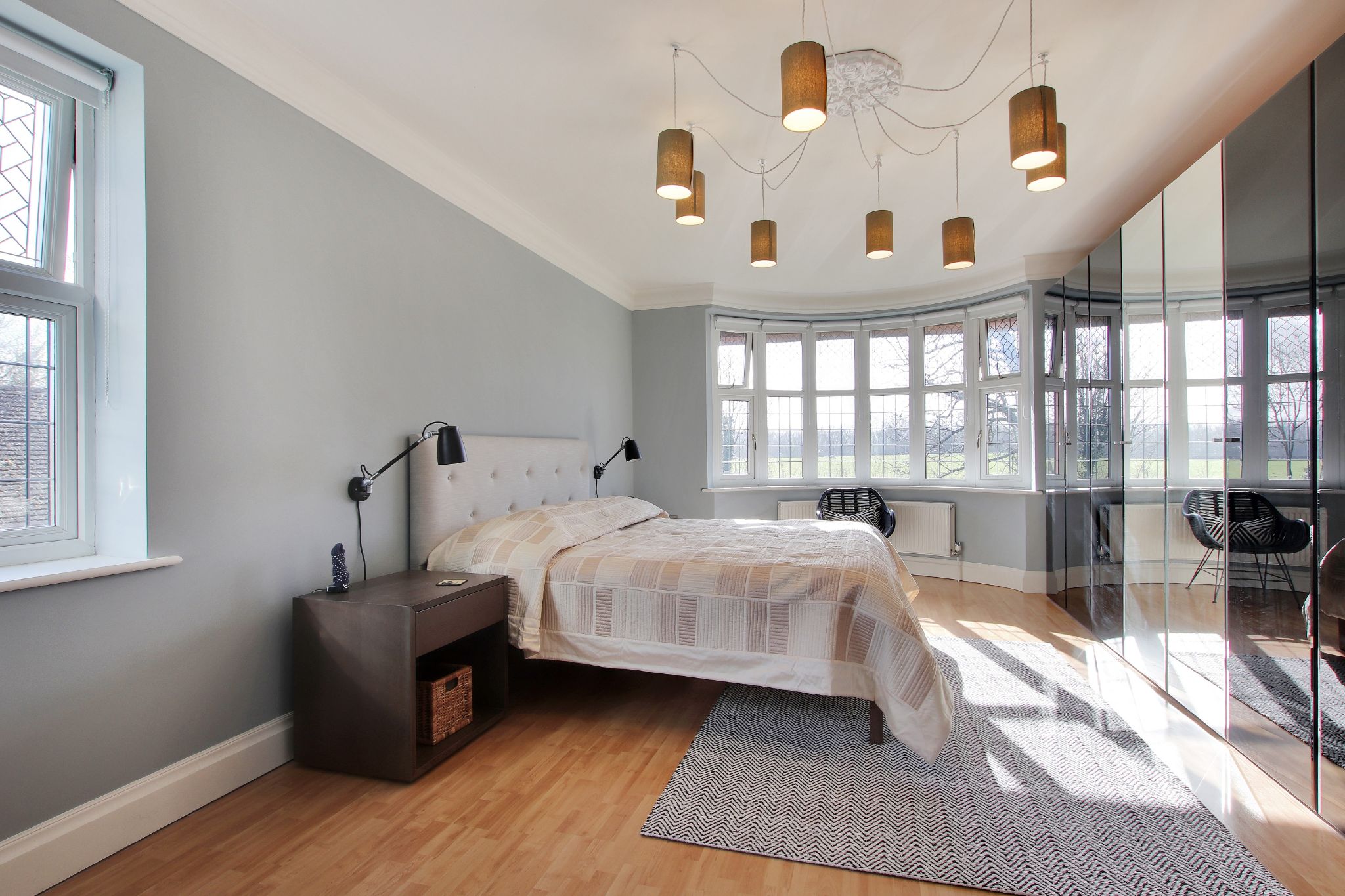 5 bedroom detached house Sold in Tonbridge - Photograph 12