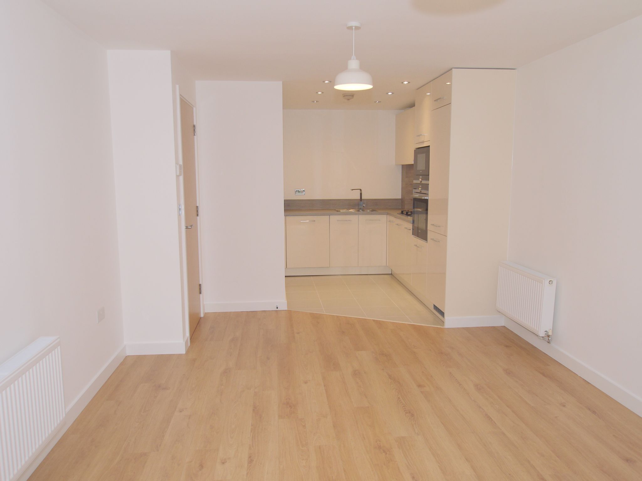 1 bedroom apartment Sold in Sevenoaks - Photograph 4