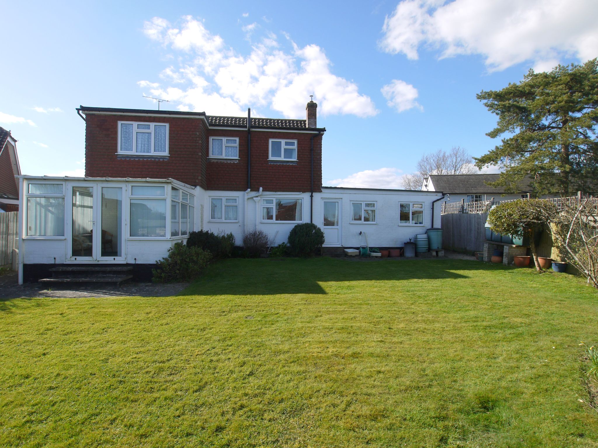 4 bedroom detached house Sold in Sevenoaks - Photograph 8