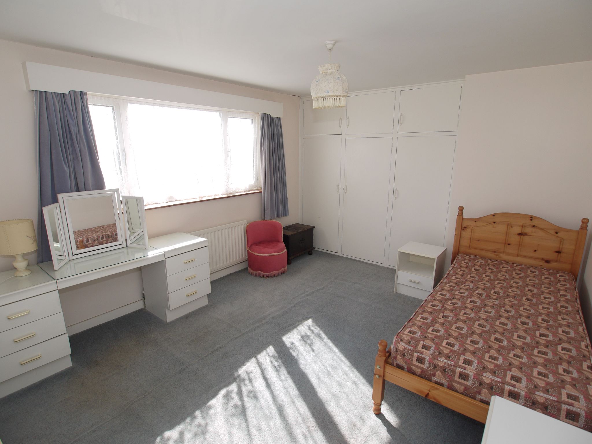 4 bedroom detached house Sold in Sevenoaks - Photograph 6