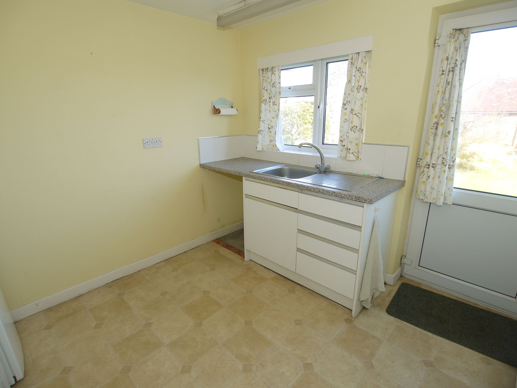 4 bedroom detached house Sold in Sevenoaks - Photograph 11