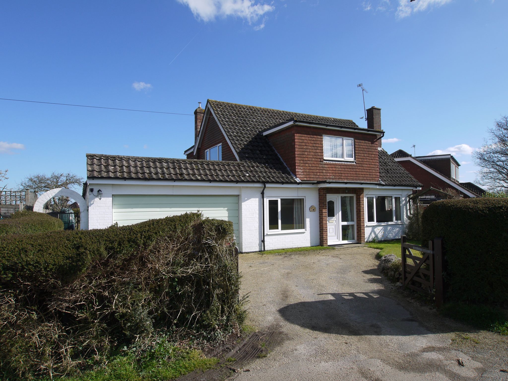 4 bedroom detached house Sold in Sevenoaks - Photograph 1
