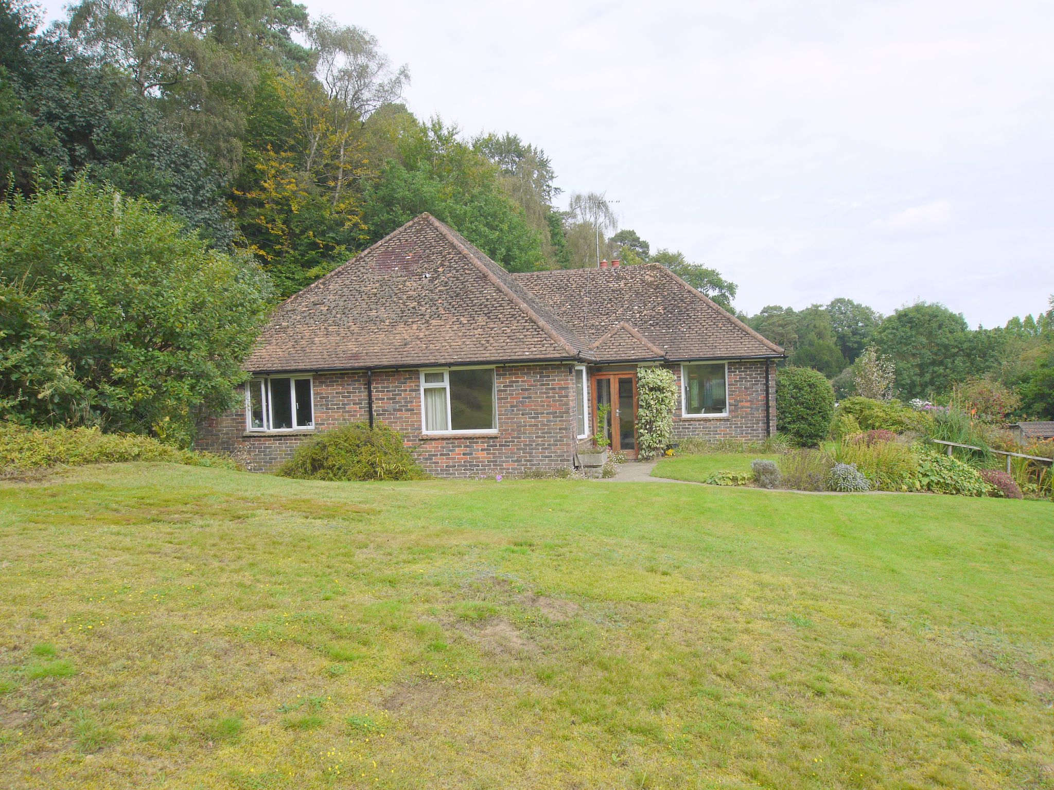 3 bedroom detached bungalow Sold in Sevenoaks - Photograph 3