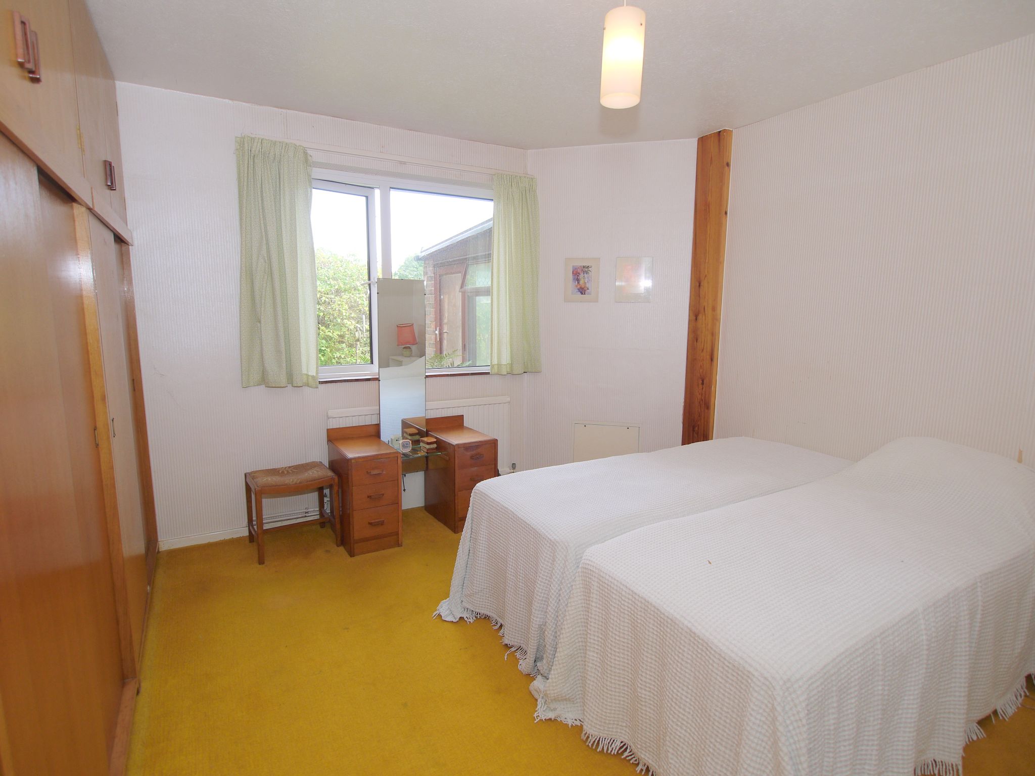 3 bedroom detached bungalow Sold in Sevenoaks - Photograph 7