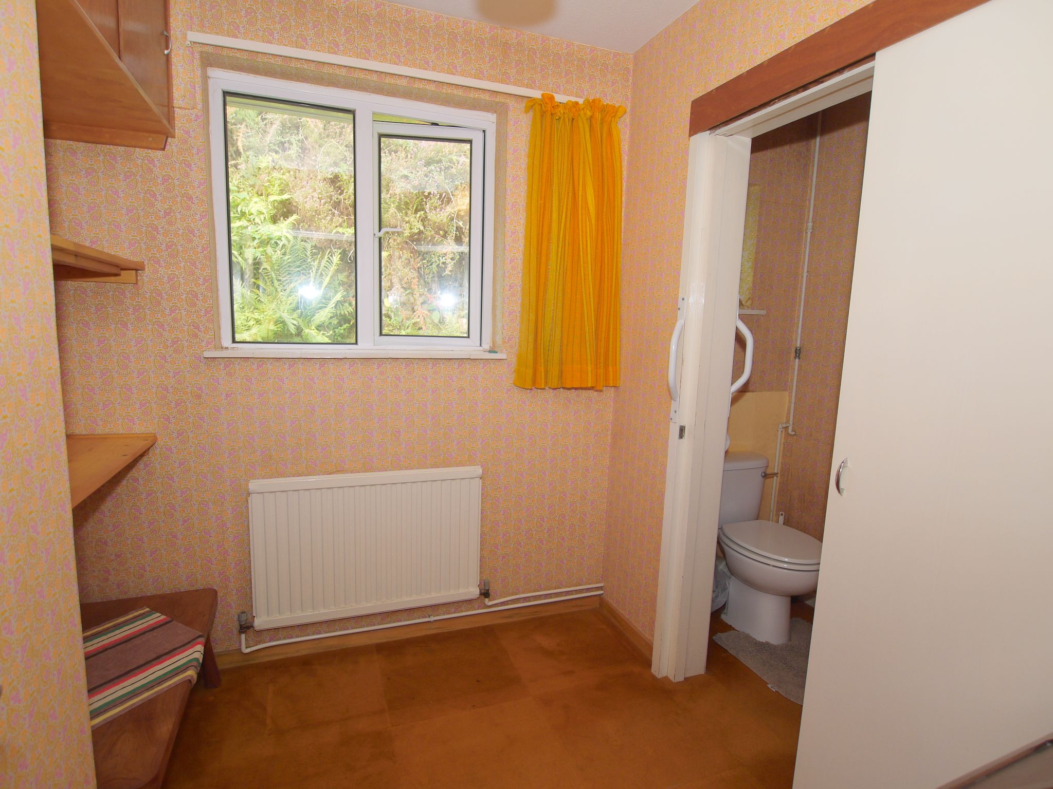 3 bedroom detached bungalow Sold in Sevenoaks - Photograph 12